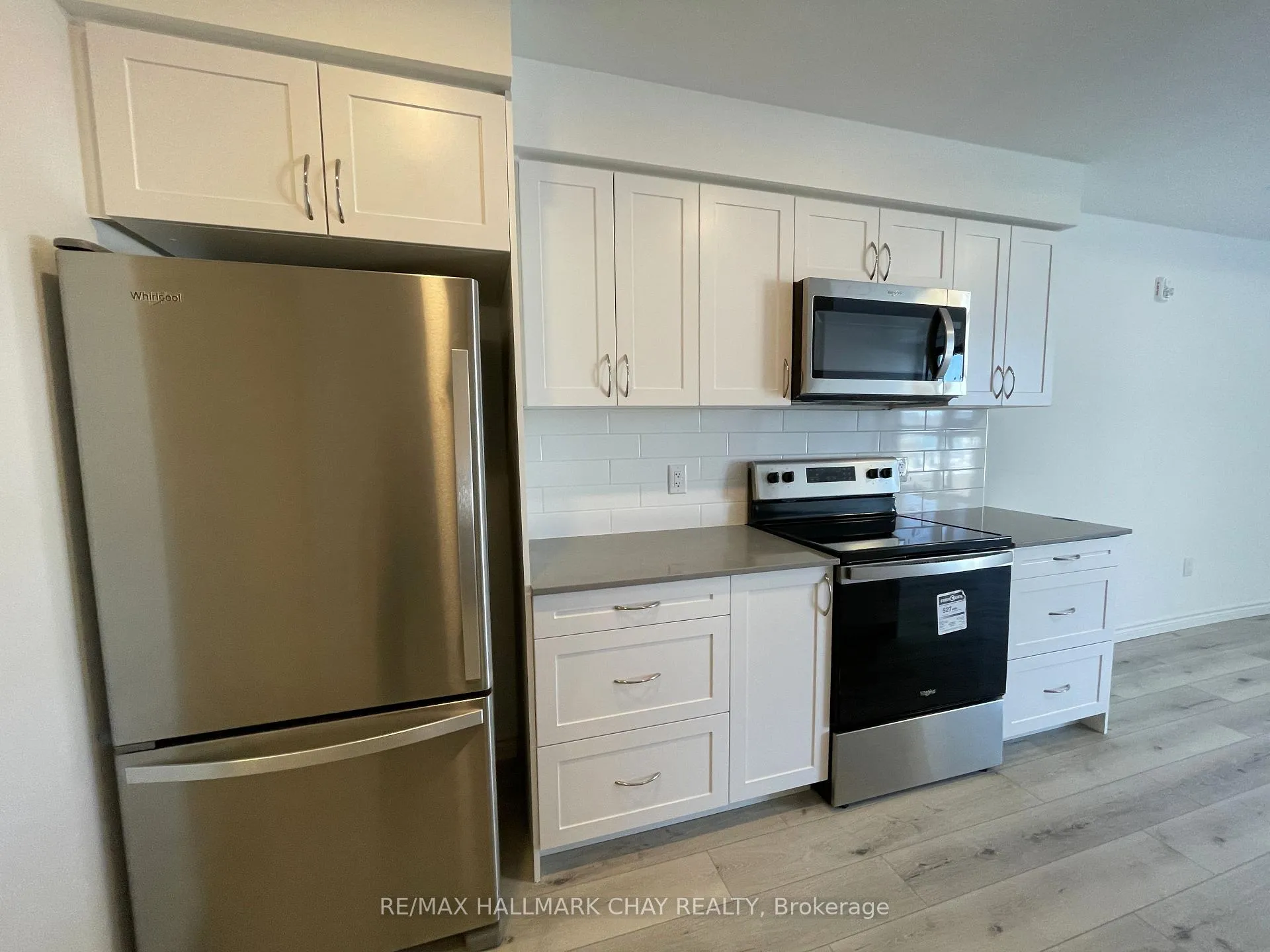 Photo 8 of Unit 809, 30 Hanmer Street W, Barrie, West Bayfield — HOMEH