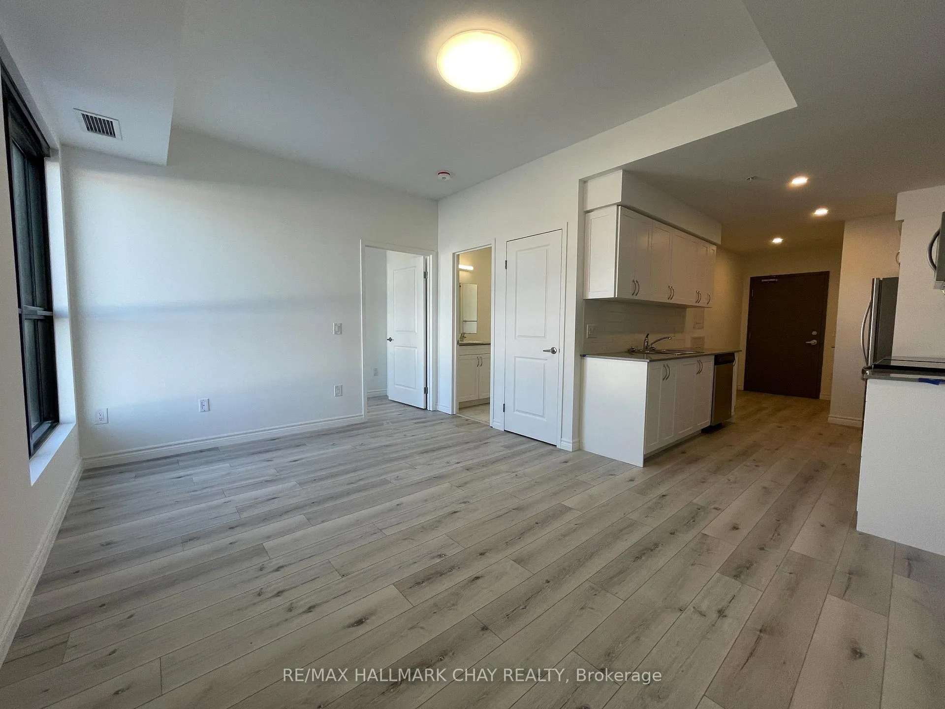 Photo 10 of Unit 809, 30 Hanmer Street W, Barrie, West Bayfield — HOMEH