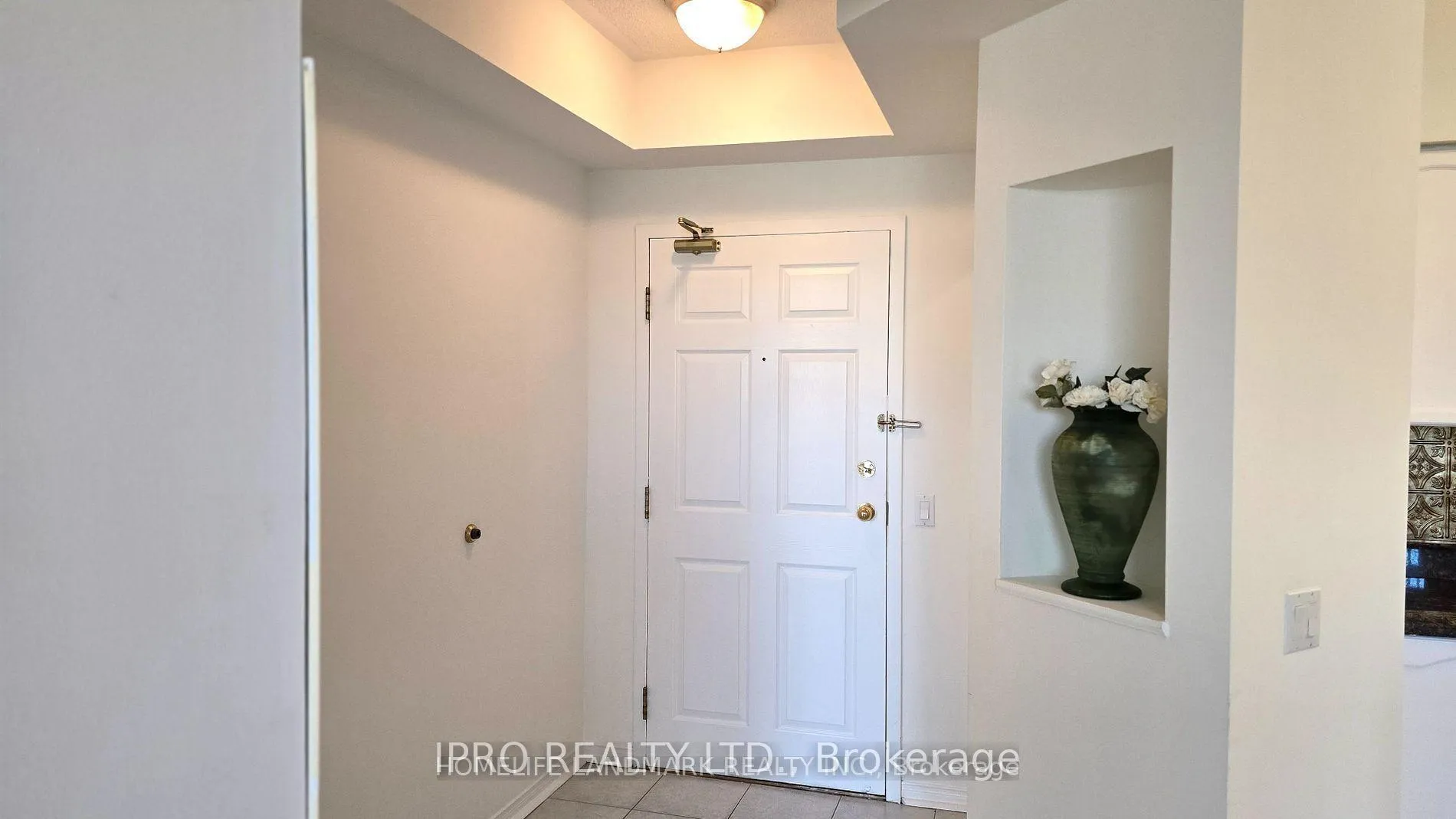 Photo 4 of Unit 303, 7378 Yonge Street E, Vaughan, Crestwood-Springfarm-Yorkhill — HOMEH