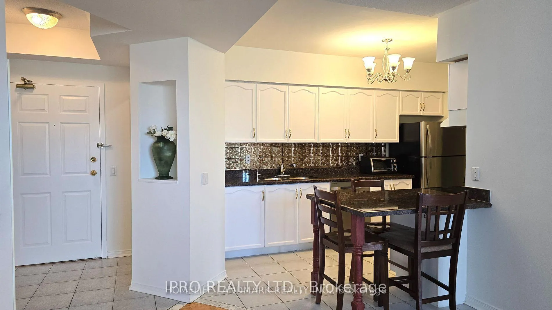 Photo 5 of Unit 303, 7378 Yonge Street E, Vaughan, Crestwood-Springfarm-Yorkhill — HOMEH