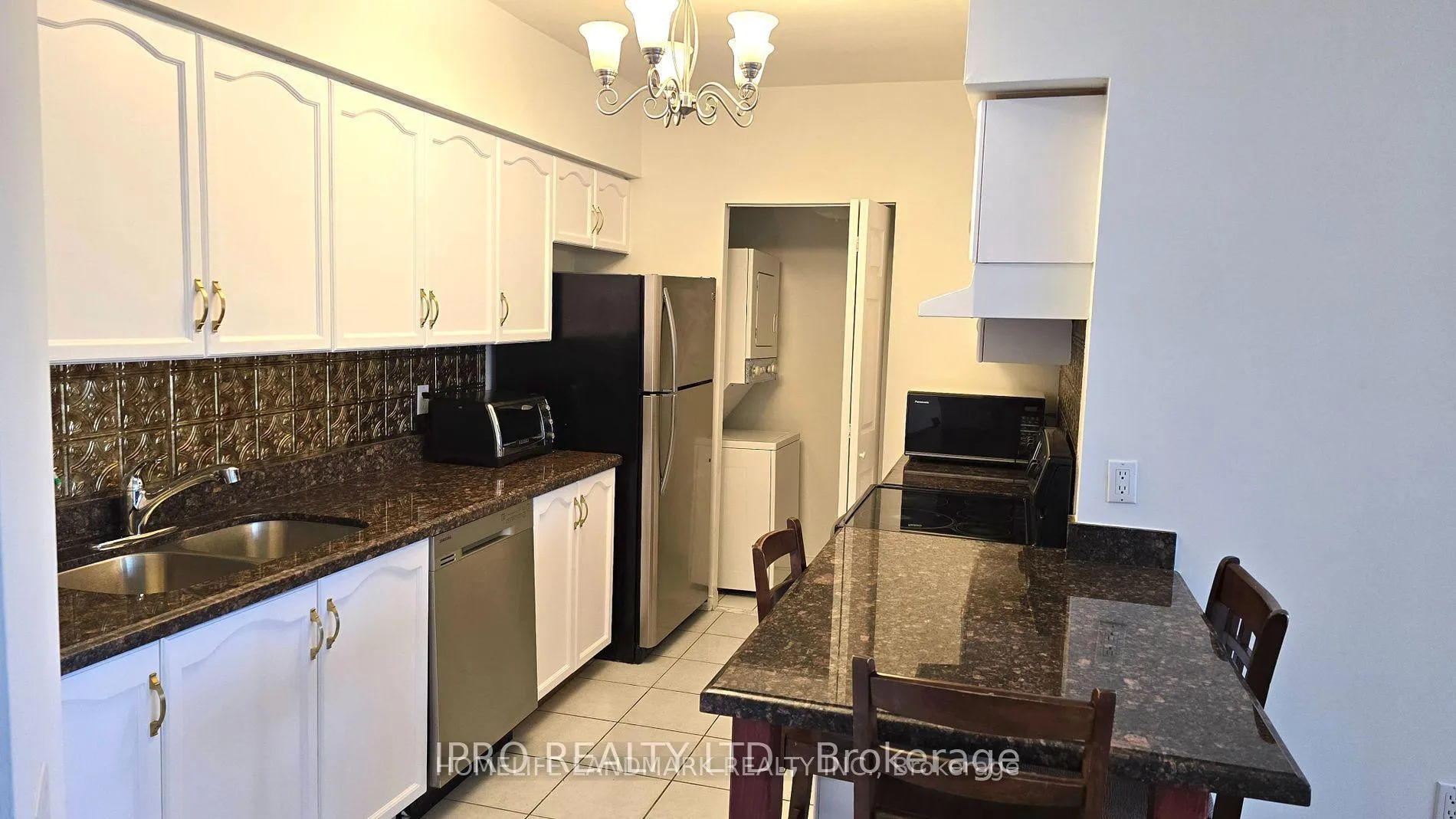 Photo 6 of Unit 303, 7378 Yonge Street E, Vaughan, Crestwood-Springfarm-Yorkhill — HOMEH