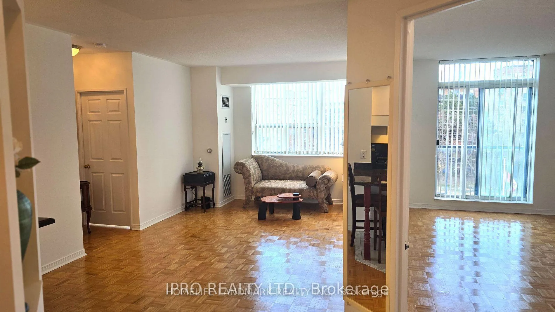Photo 7 of Unit 303, 7378 Yonge Street E, Vaughan, Crestwood-Springfarm-Yorkhill — HOMEH