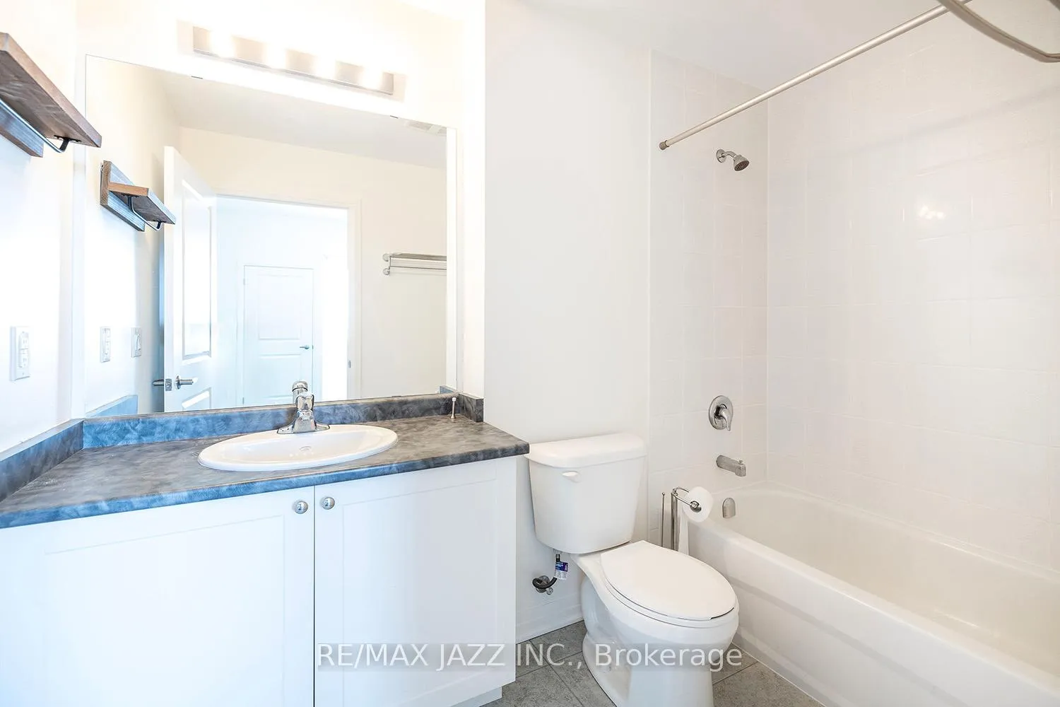 Photo 7 of Unit 412, 70 Shipway Avenue, Clarington, Newcastle — HOMEH