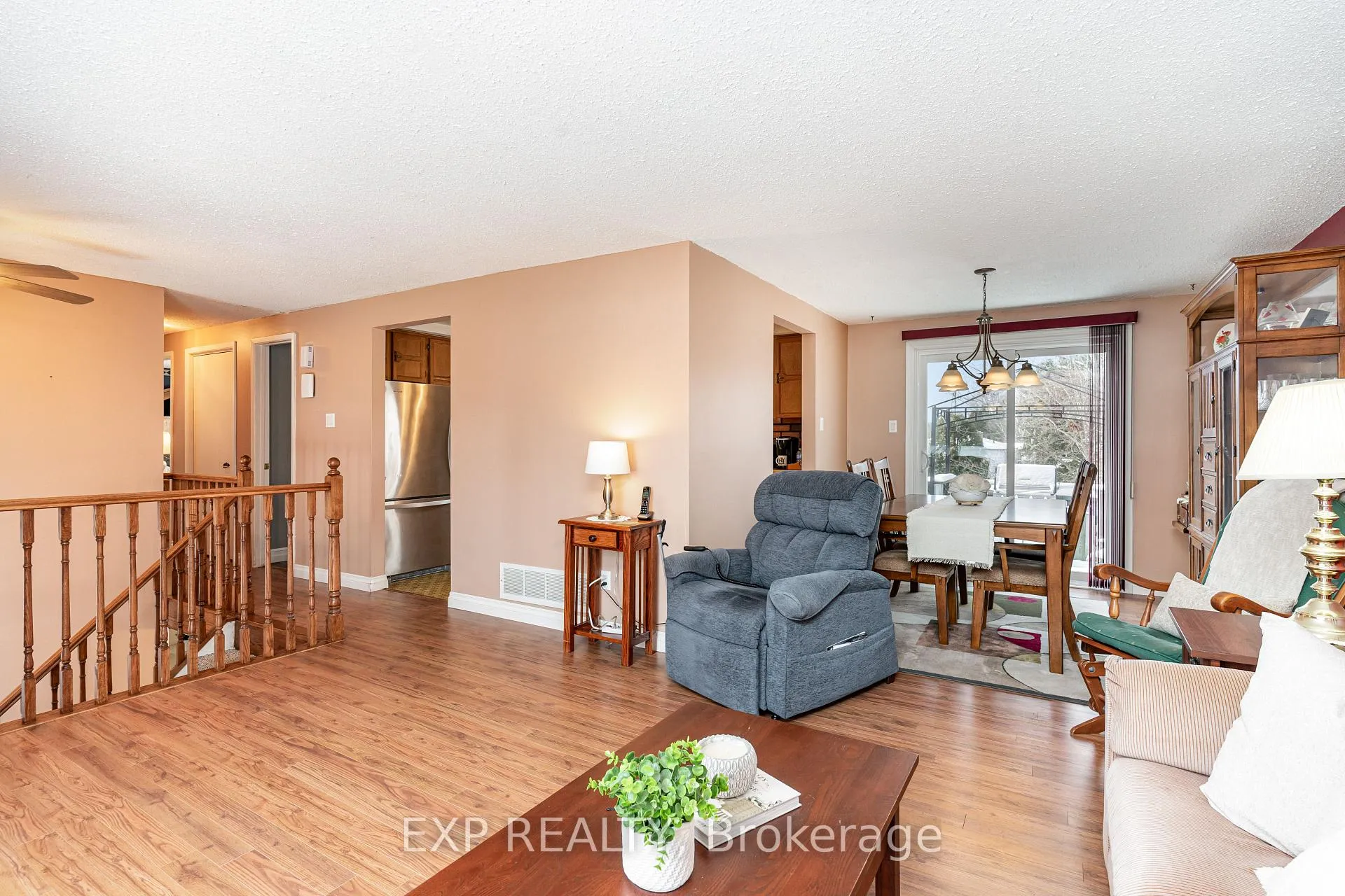 Photo 2 of 90 Penetanguishene Road, Barrie, North Shore — HOMEH