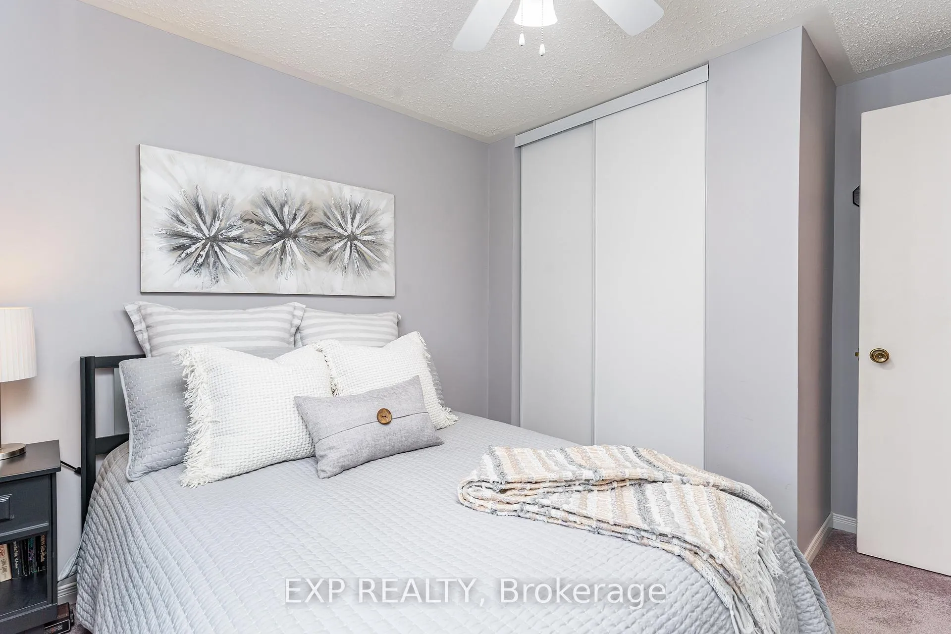 Photo 12 of 90 Penetanguishene Road, Barrie, North Shore — HOMEH
