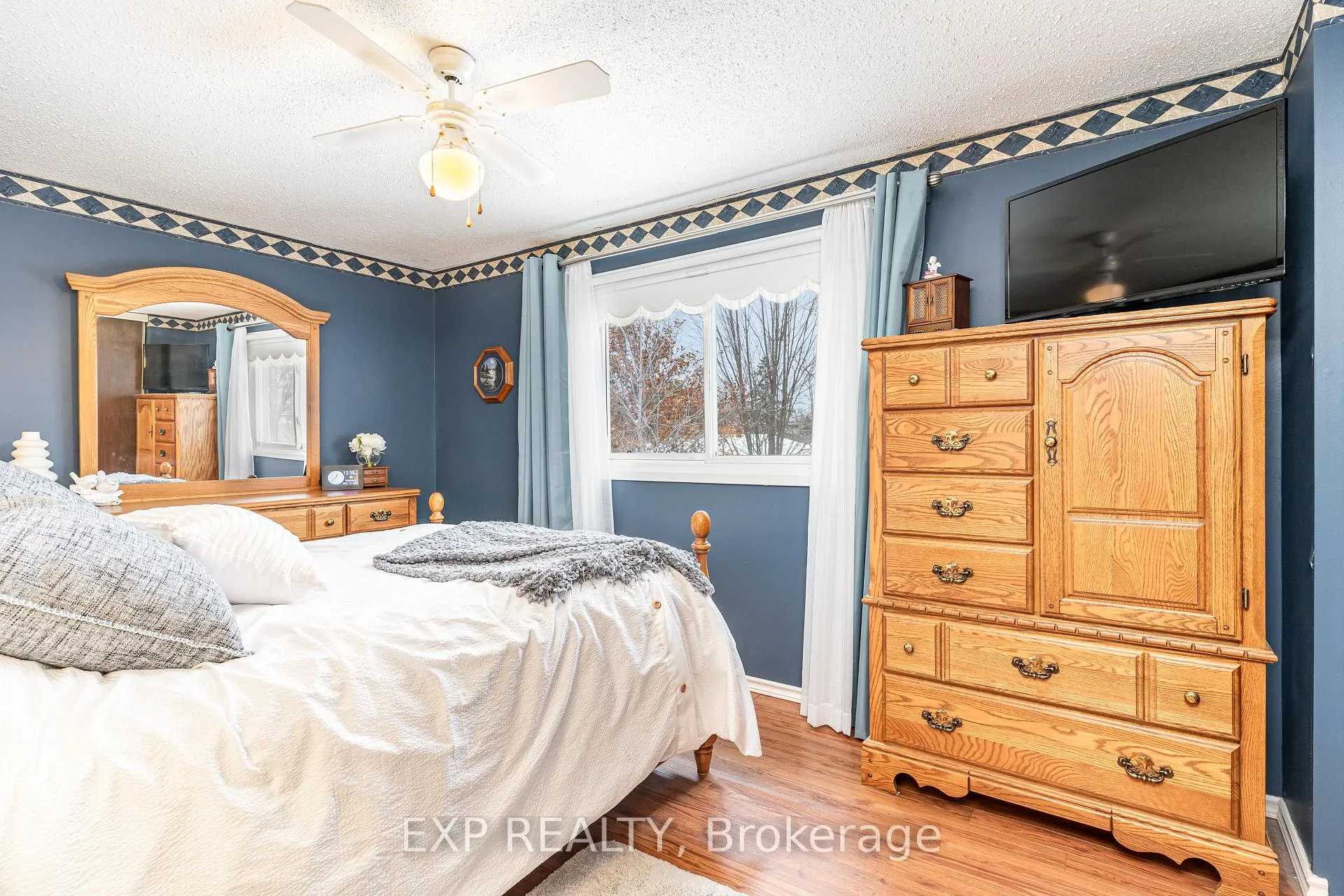 Photo 14 of 90 Penetanguishene Road, Barrie, North Shore — HOMEH