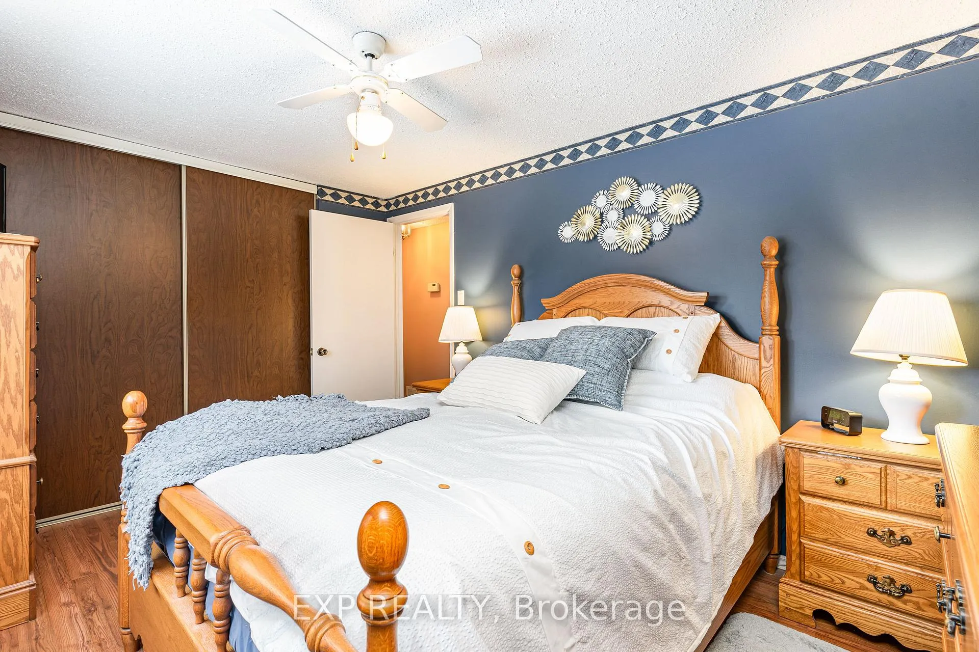 Photo 15 of 90 Penetanguishene Road, Barrie, North Shore — HOMEH