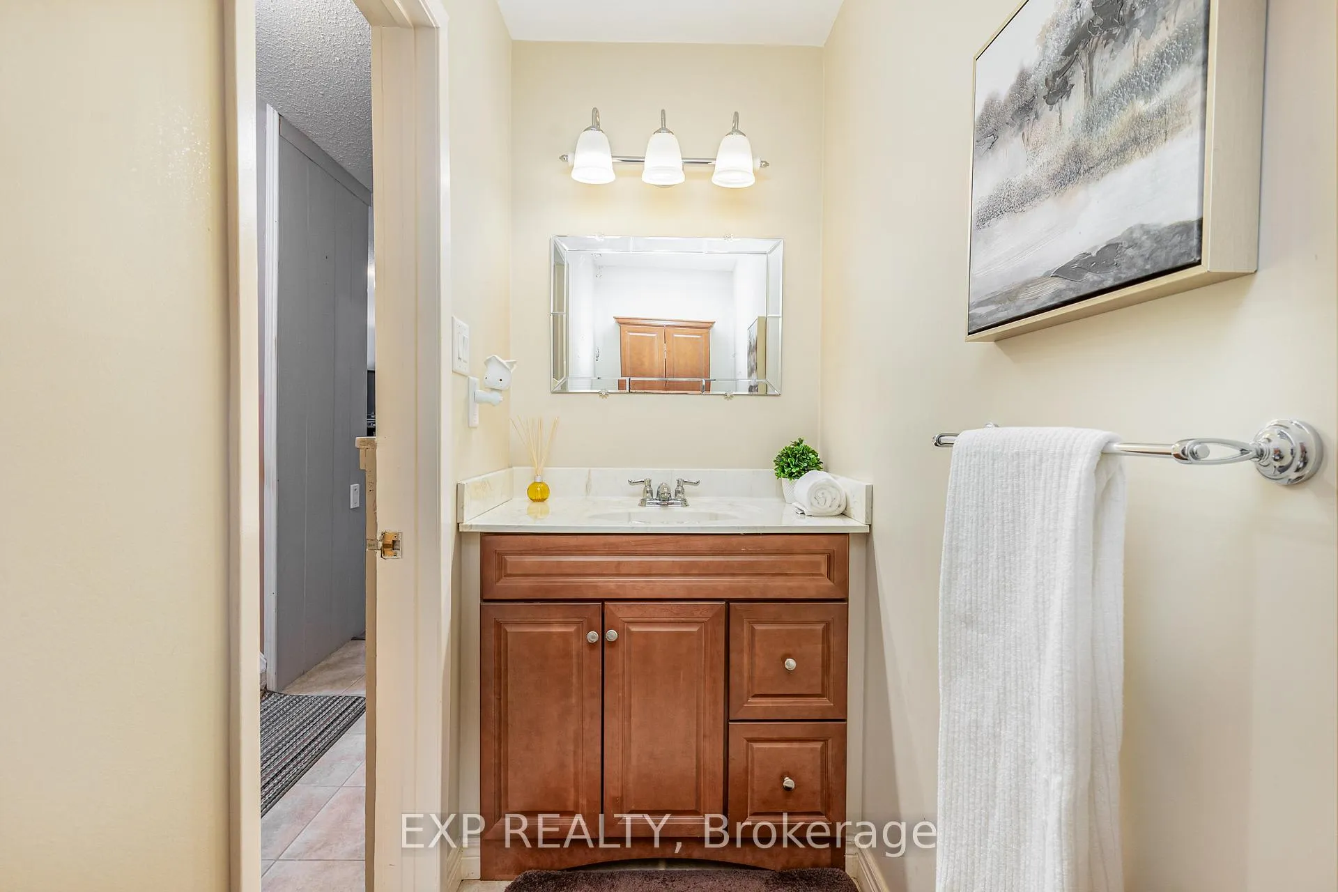 Photo 22 of 90 Penetanguishene Road, Barrie, North Shore — HOMEH
