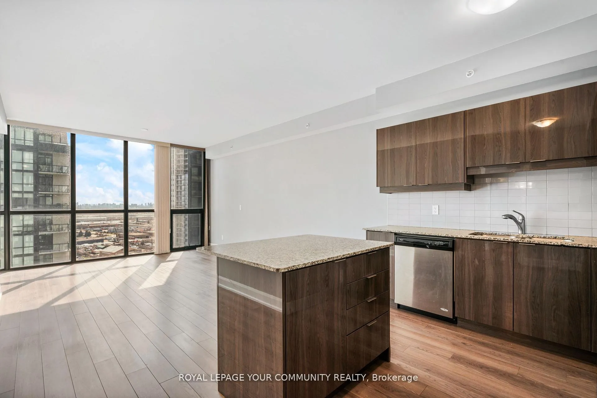 Photo 9 of Unit 1810, 2910 Highway 7 Road, Vaughan, Concord — HOMEH