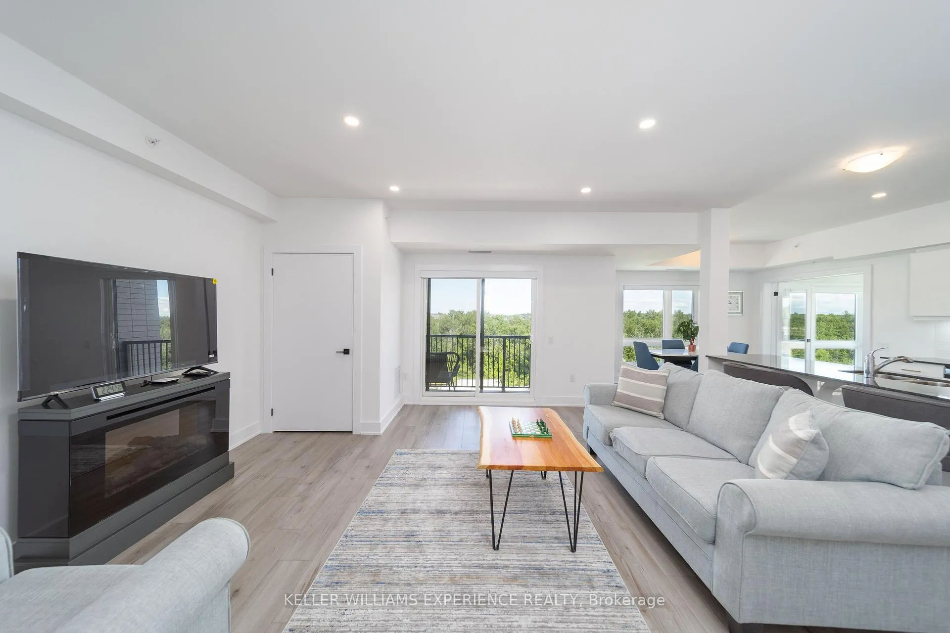 Photo 3 of Unit 401, 8 Culinary Lane, Barrie, Innis-Shore — HOMEH