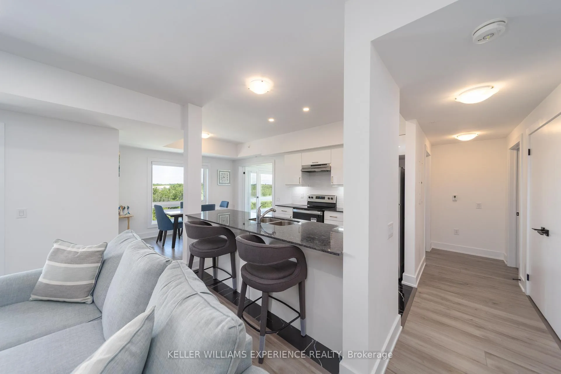 Photo 5 of Unit 401, 8 Culinary Lane, Barrie, Innis-Shore — HOMEH