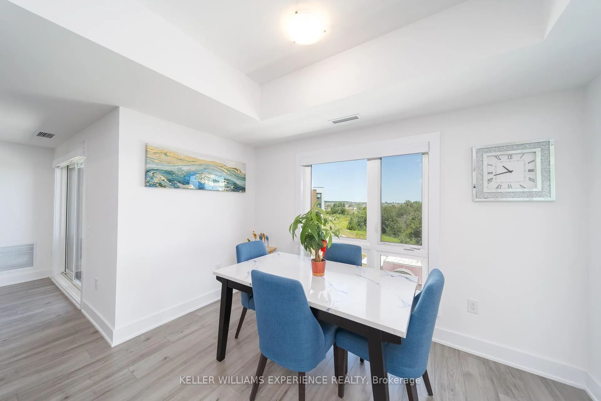 Photo 7 of Unit 401, 8 Culinary Lane, Barrie, Innis-Shore — HOMEH