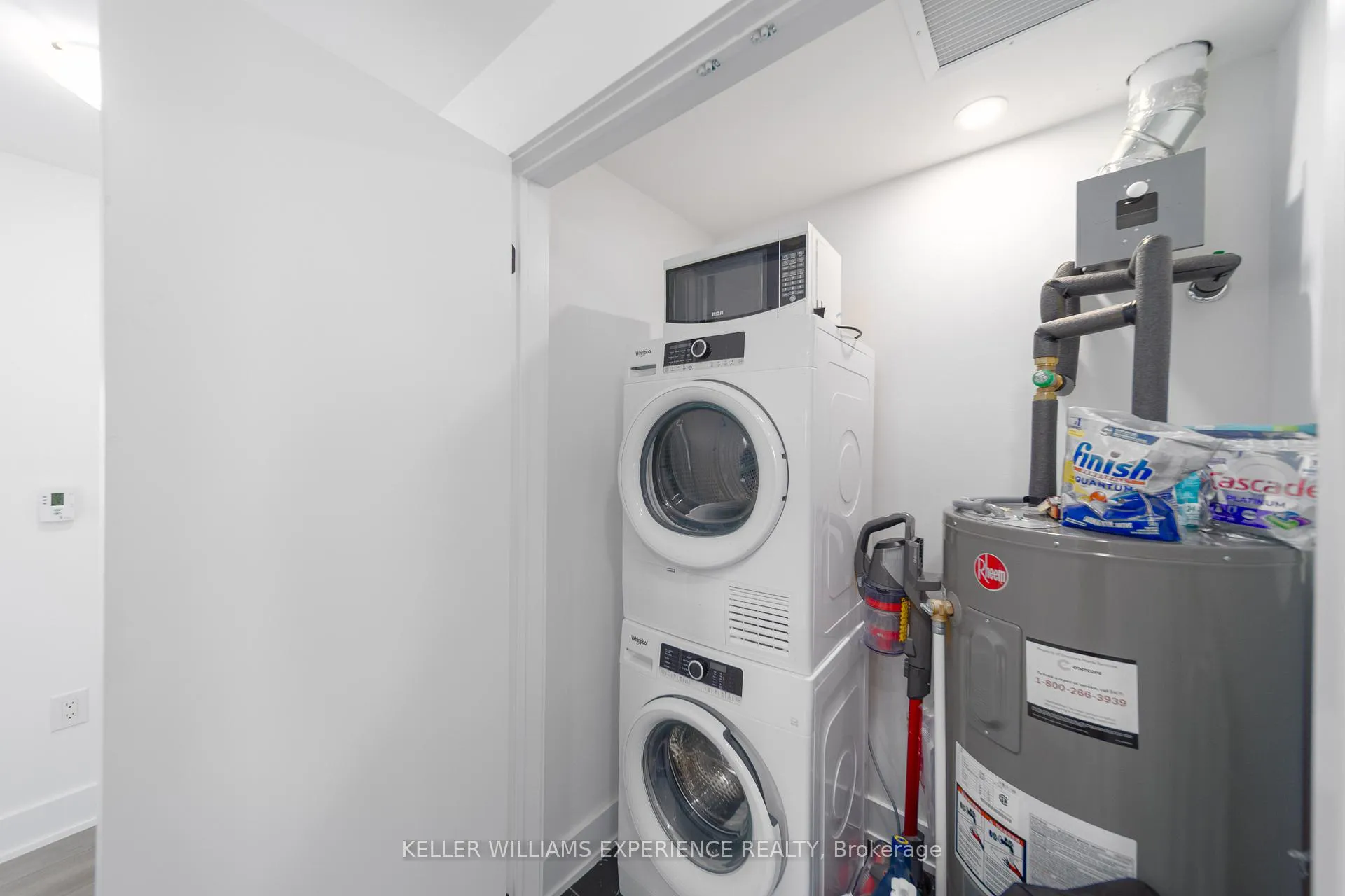 Photo 18 of Unit 401, 8 Culinary Lane, Barrie, Innis-Shore — HOMEH