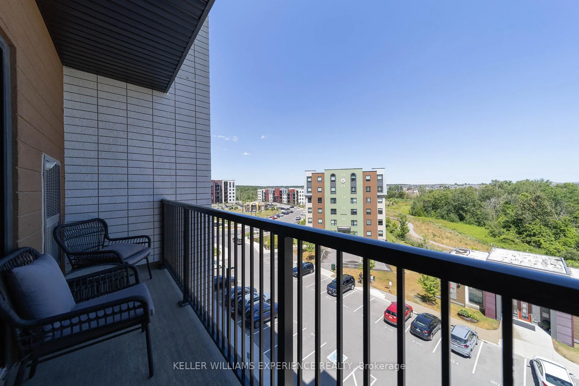 Photo 19 of Unit 401, 8 Culinary Lane, Barrie, Innis-Shore — HOMEH