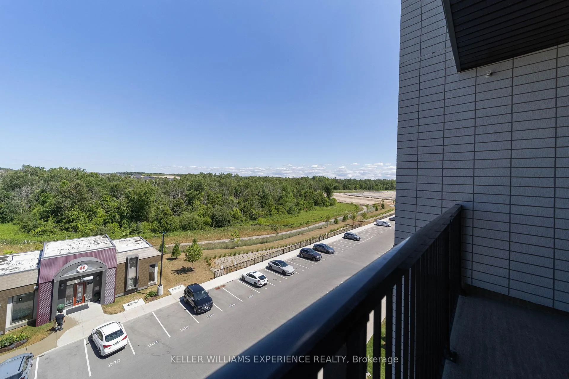 Photo 20 of Unit 401, 8 Culinary Lane, Barrie, Innis-Shore — HOMEH