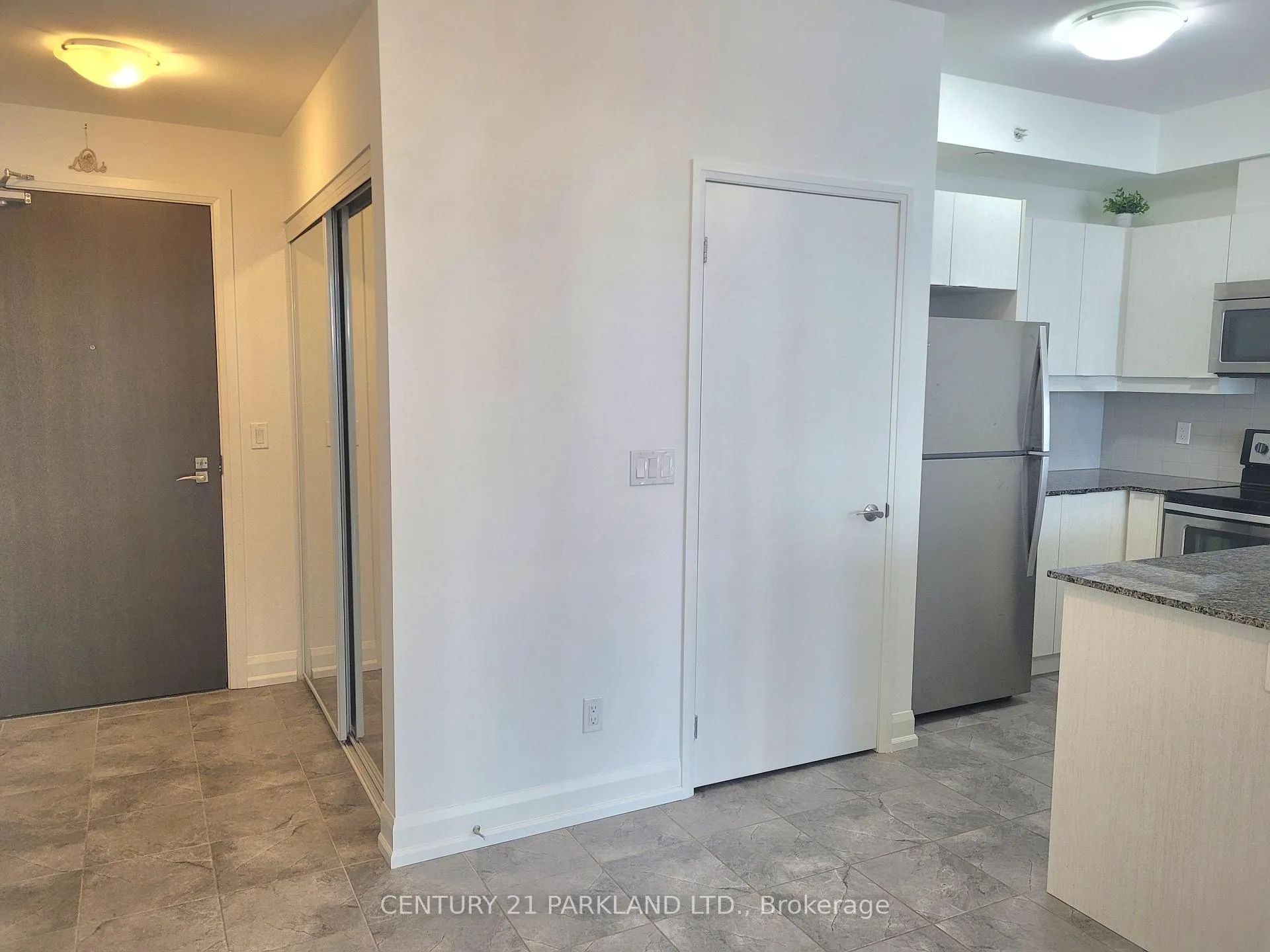 Photo 3 of Unit 1207, 2910 Highway 7 Road W, Vaughan, Concord — HOMEH