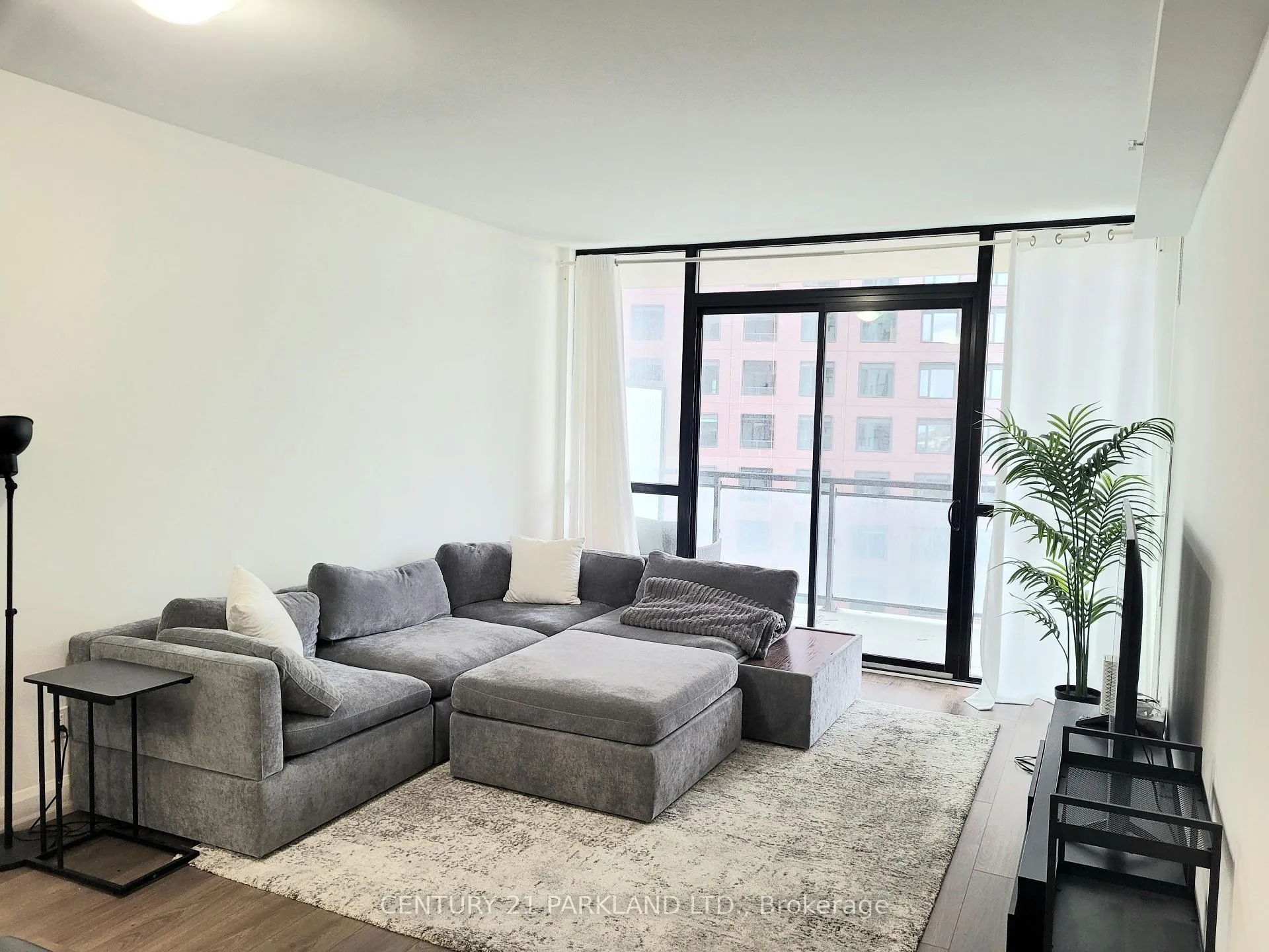 Photo 5 of Unit 1207, 2910 Highway 7 Road W, Vaughan, Concord — HOMEH