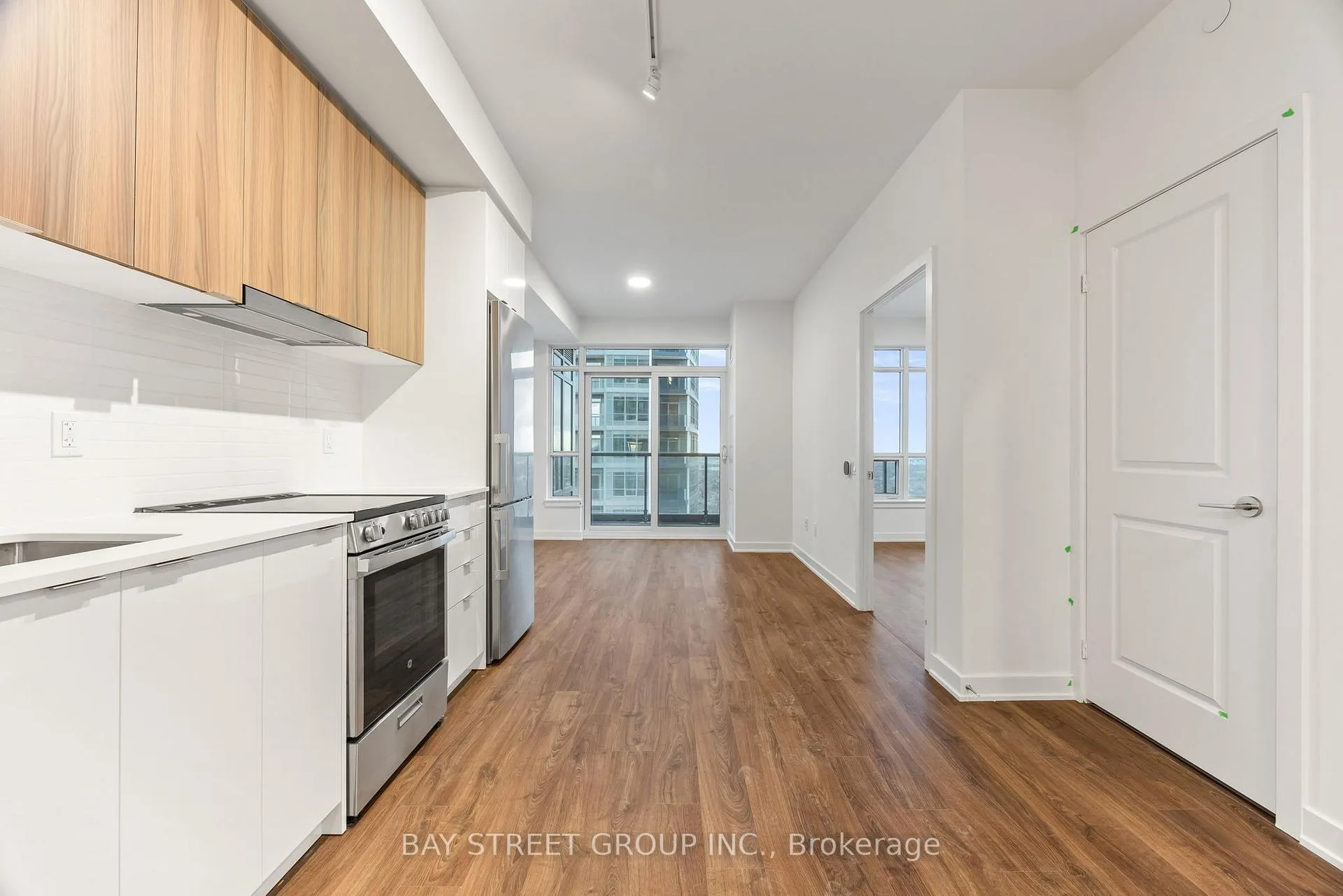 Photo 3 of Unit B-2803, 50 Upper Mall Way, Vaughan, Brownridge — HOMEH