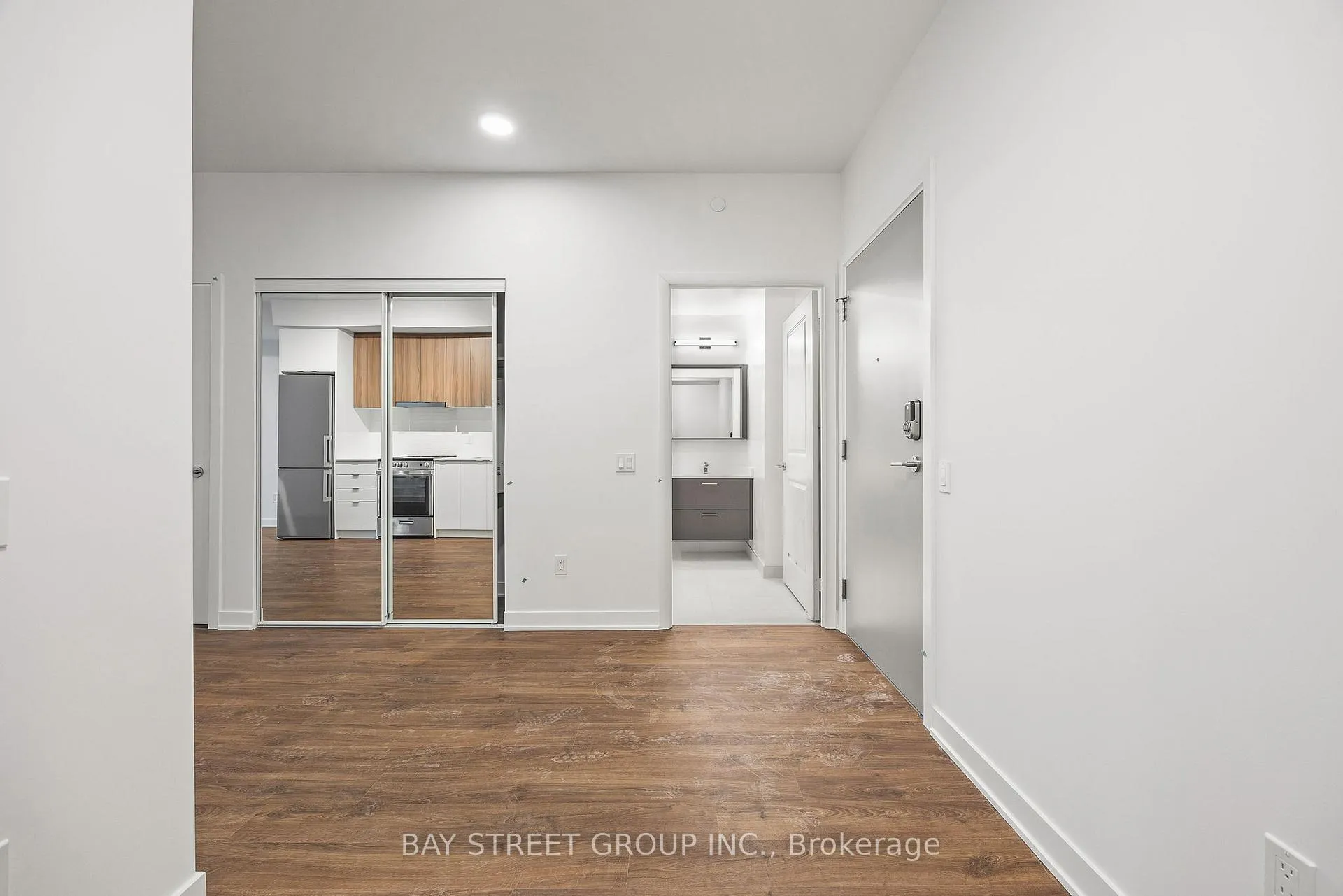 Photo 4 of Unit B-2803, 50 Upper Mall Way, Vaughan, Brownridge — HOMEH