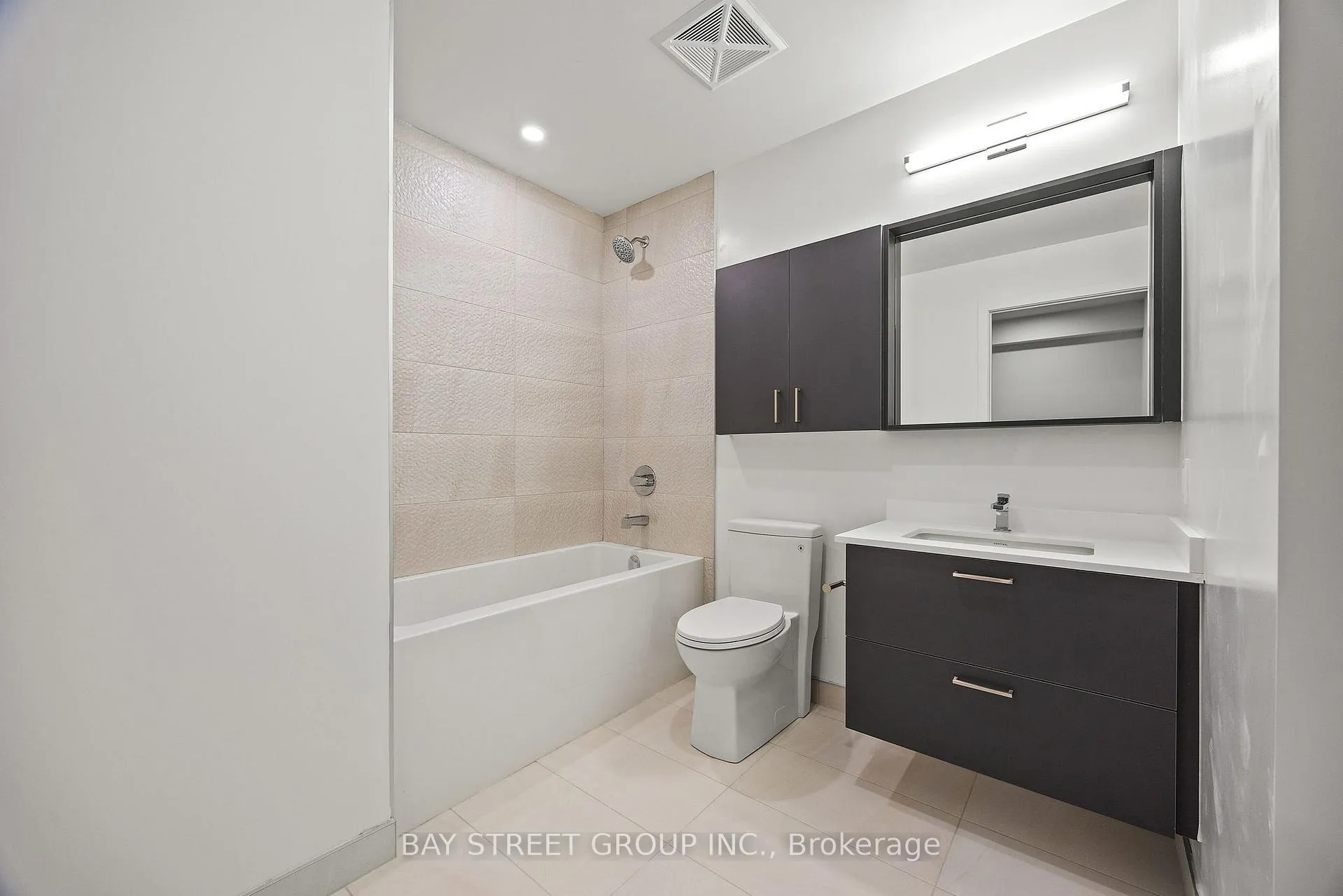 Photo 5 of Unit B-2803, 50 Upper Mall Way, Vaughan, Brownridge — HOMEH