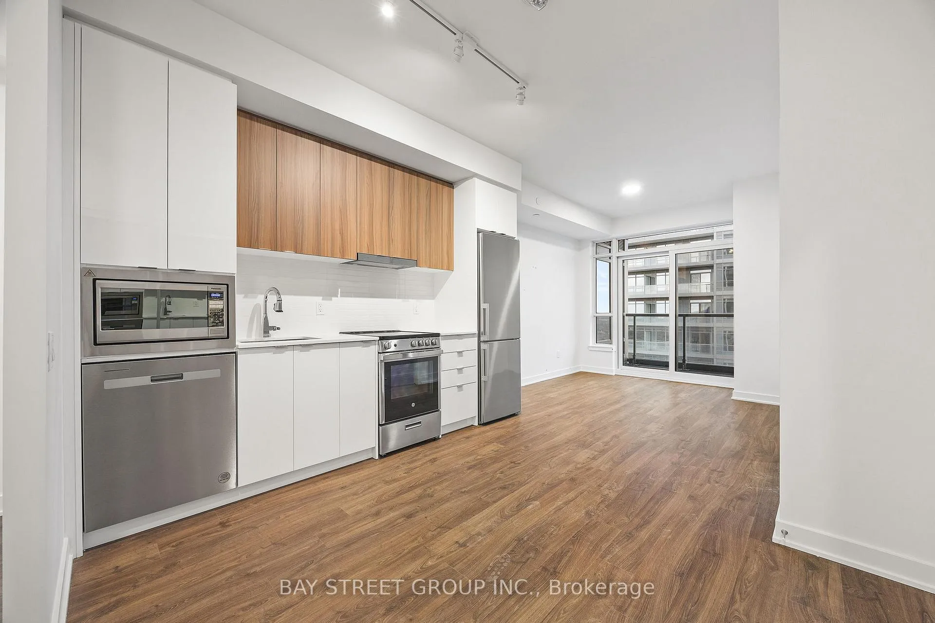 Photo 8 of Unit B-2803, 50 Upper Mall Way, Vaughan, Brownridge — HOMEH