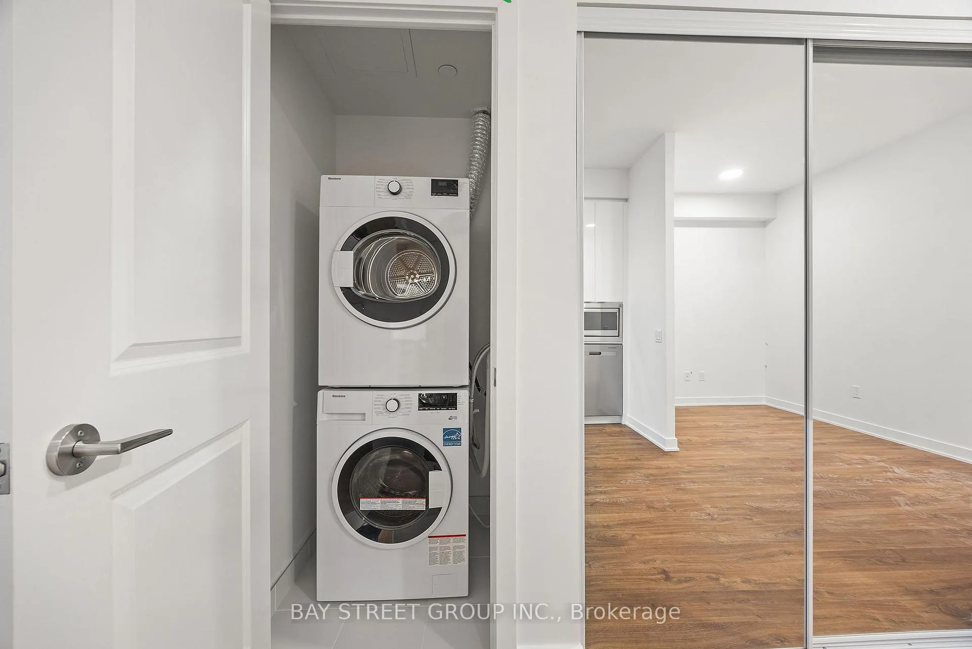 Photo 9 of Unit B-2803, 50 Upper Mall Way, Vaughan, Brownridge — HOMEH