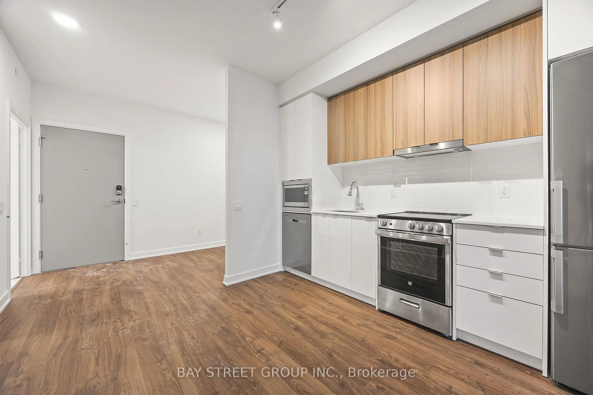 Photo 10 of Unit B-2803, 50 Upper Mall Way, Vaughan, Brownridge — HOMEH