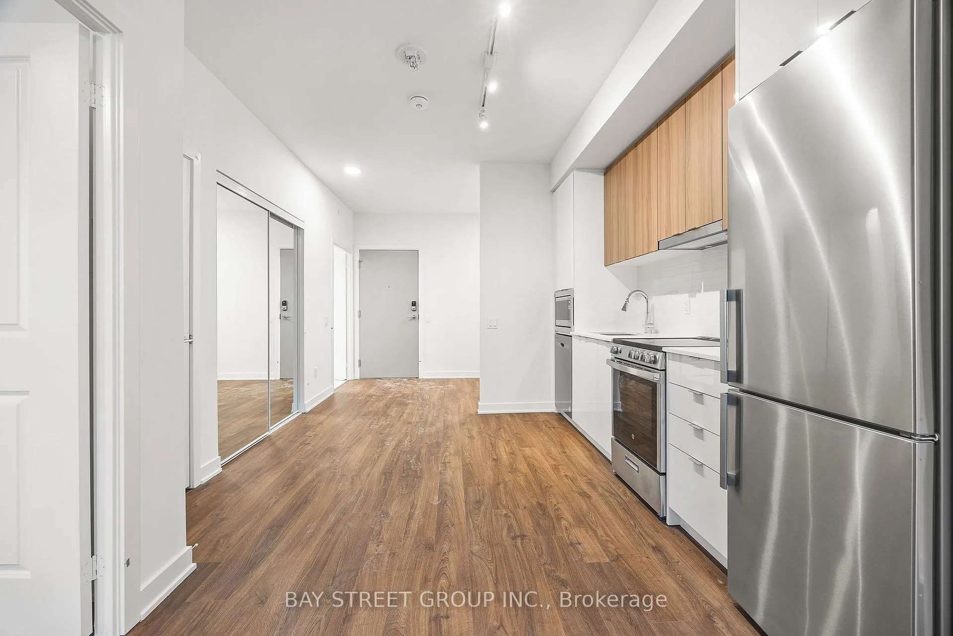 Photo 11 of Unit B-2803, 50 Upper Mall Way, Vaughan, Brownridge — HOMEH