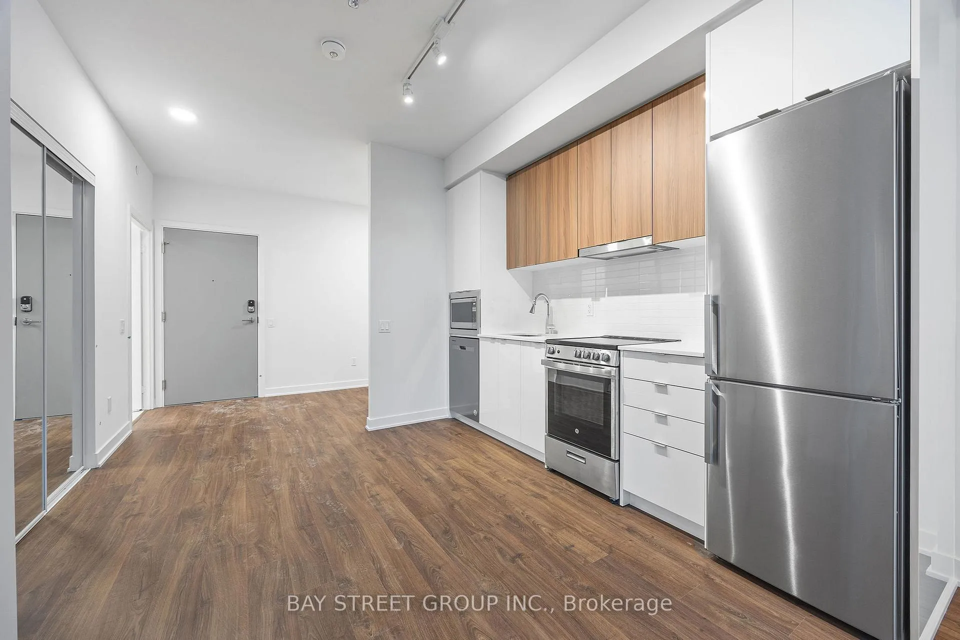 Photo 12 of Unit B-2803, 50 Upper Mall Way, Vaughan, Brownridge — HOMEH