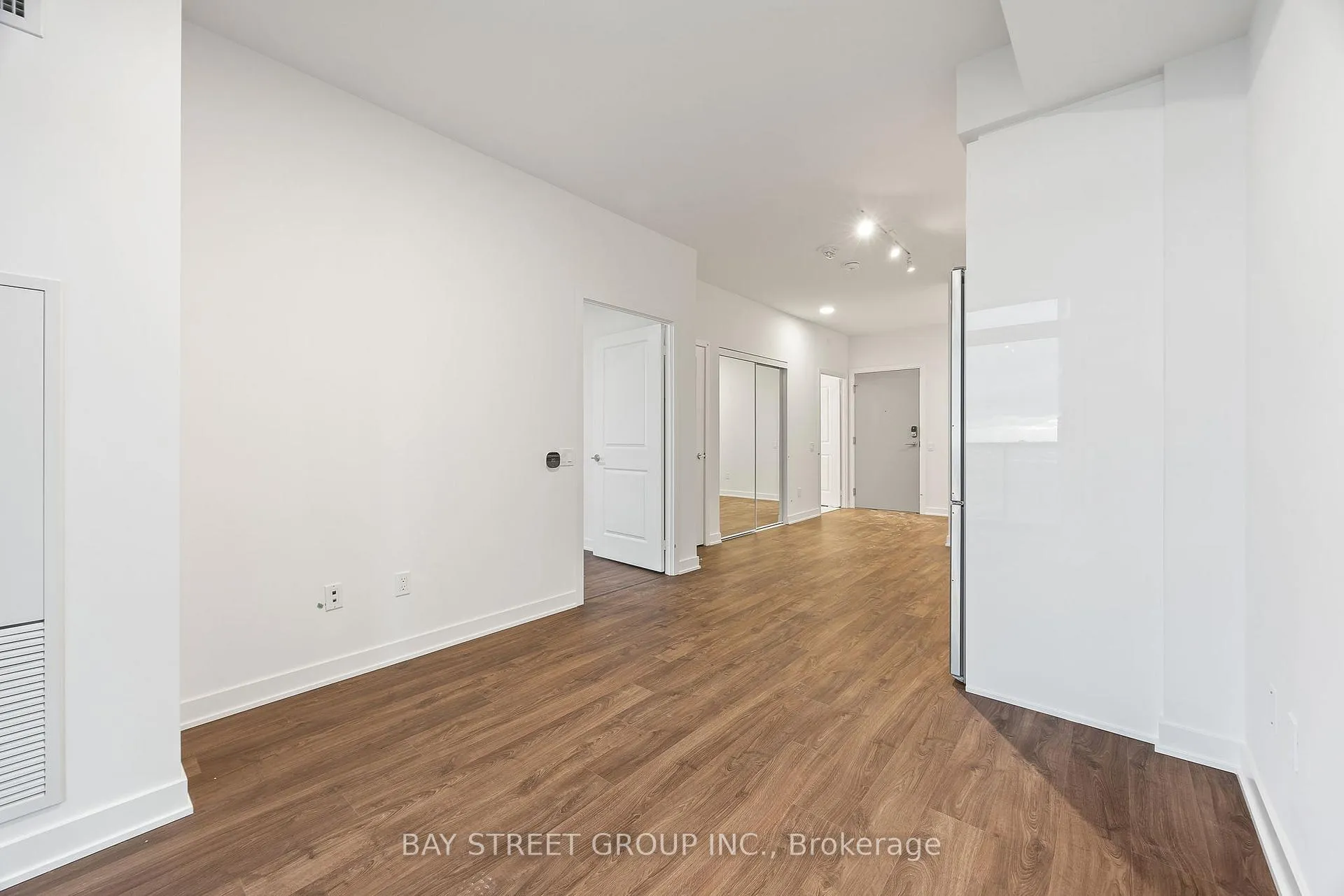Photo 13 of Unit B-2803, 50 Upper Mall Way, Vaughan, Brownridge — HOMEH