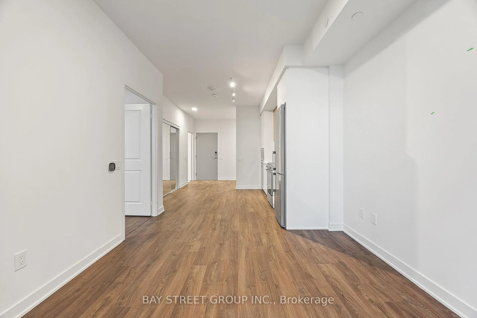 Photo 14 of Unit B-2803, 50 Upper Mall Way, Vaughan, Brownridge — HOMEH