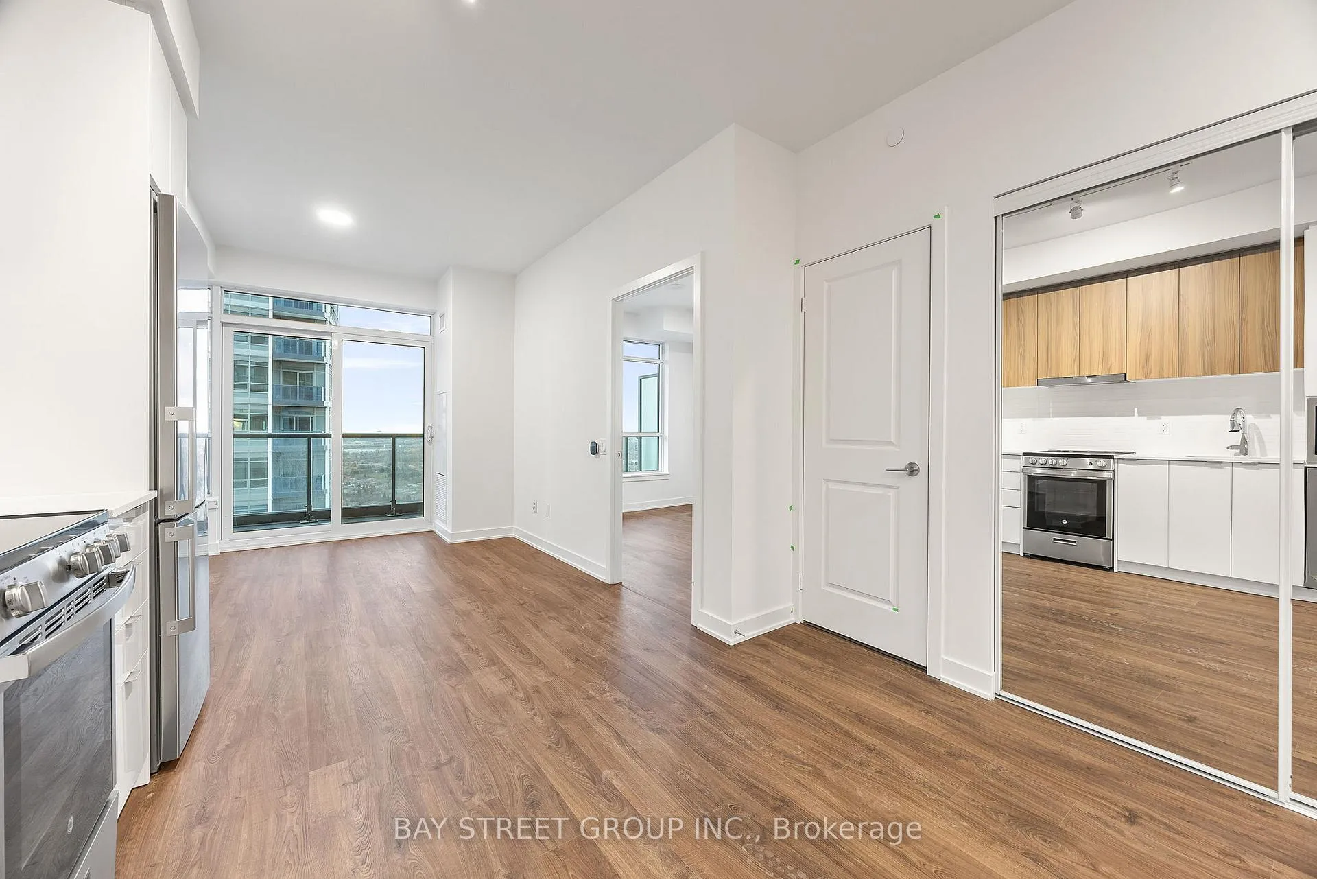 Photo 15 of Unit B-2803, 50 Upper Mall Way, Vaughan, Brownridge — HOMEH