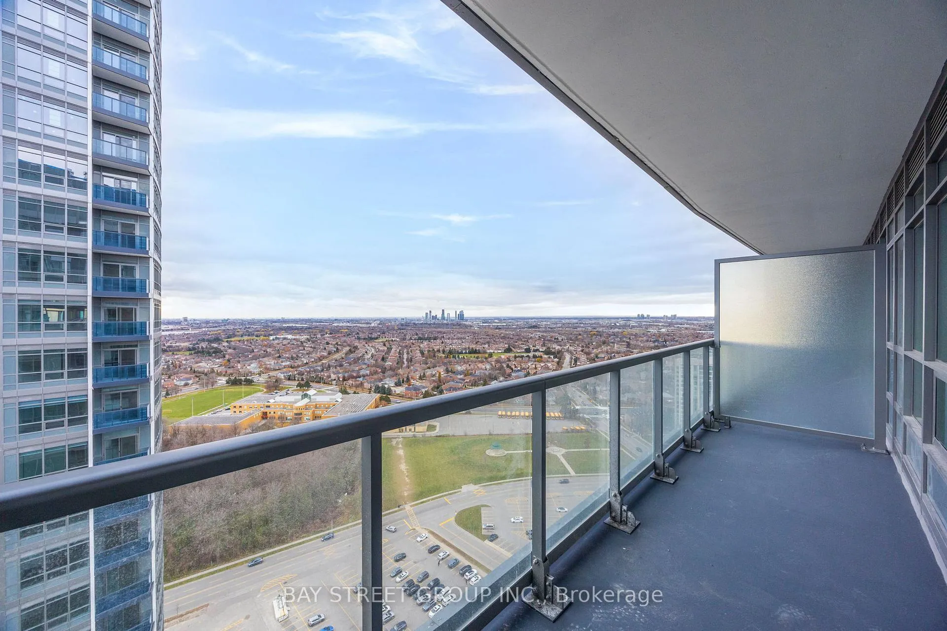 Photo 22 of Unit B-2803, 50 Upper Mall Way, Vaughan, Brownridge — HOMEH