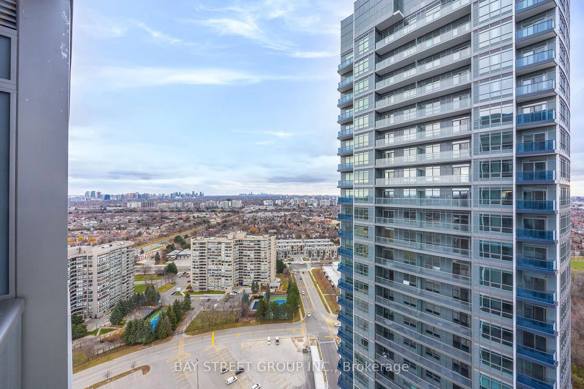 Photo 24 of Unit B-2803, 50 Upper Mall Way, Vaughan, Brownridge — HOMEH