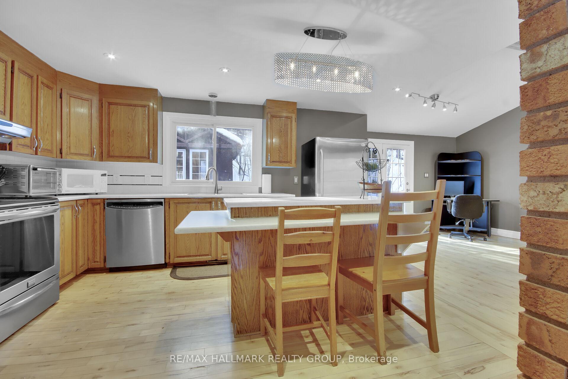 Photo 13 of 4723 Northwoods Drive, Ottawa, Constance Bay — HOMEH