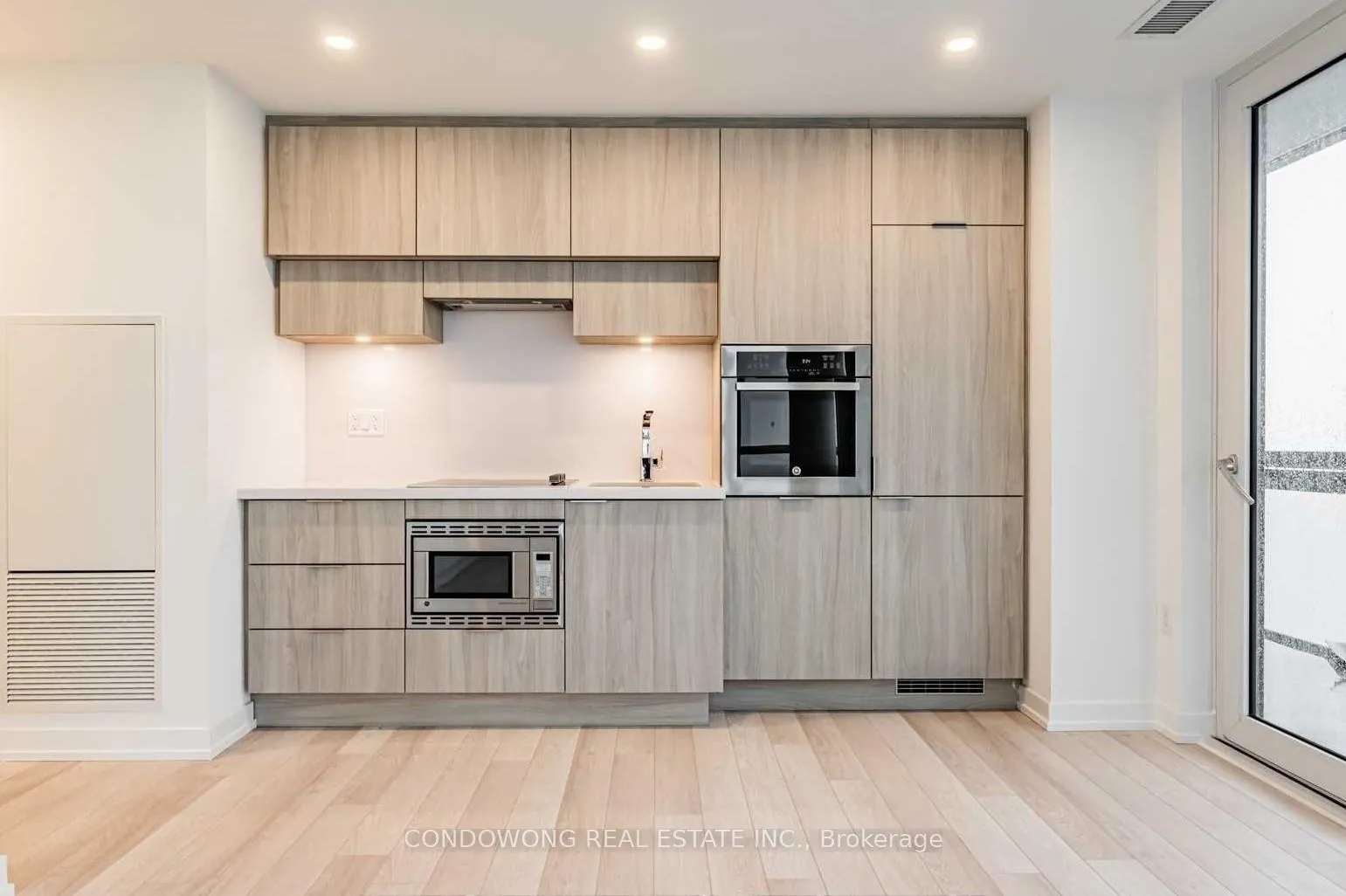 Front of Unit 4103, 39 Roehampton Avenue