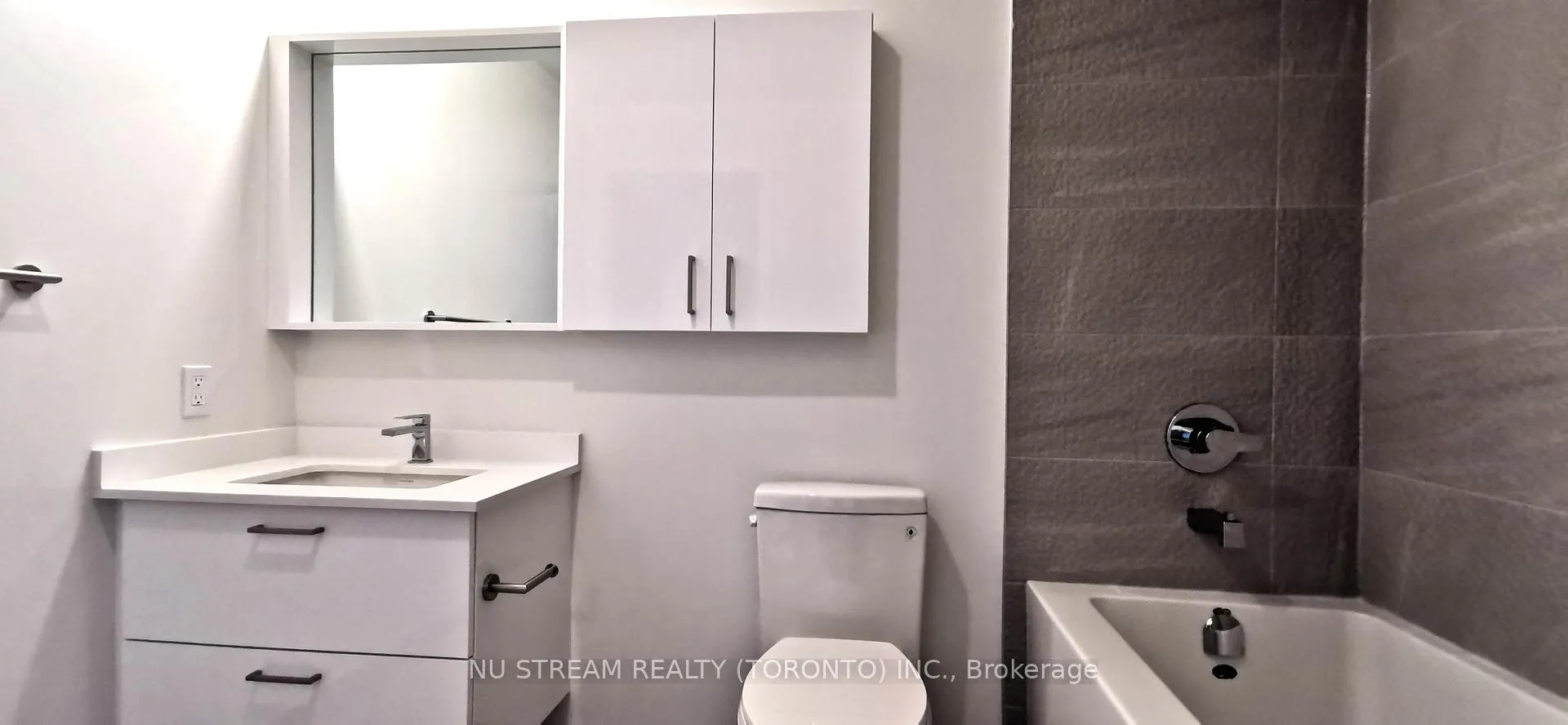 Photo 5 of Unit 2904, 50 Upper Mall Way, Vaughan, Brownridge — HOMEH