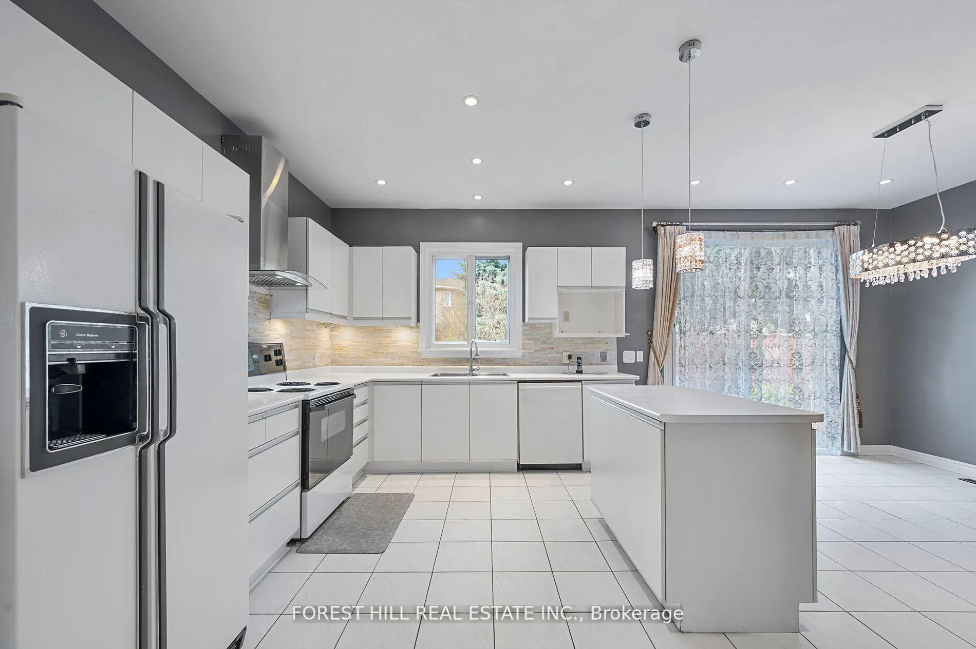Photo 6 of 38 Worth Boulevard, Vaughan, Beverley Glen — HOMEH