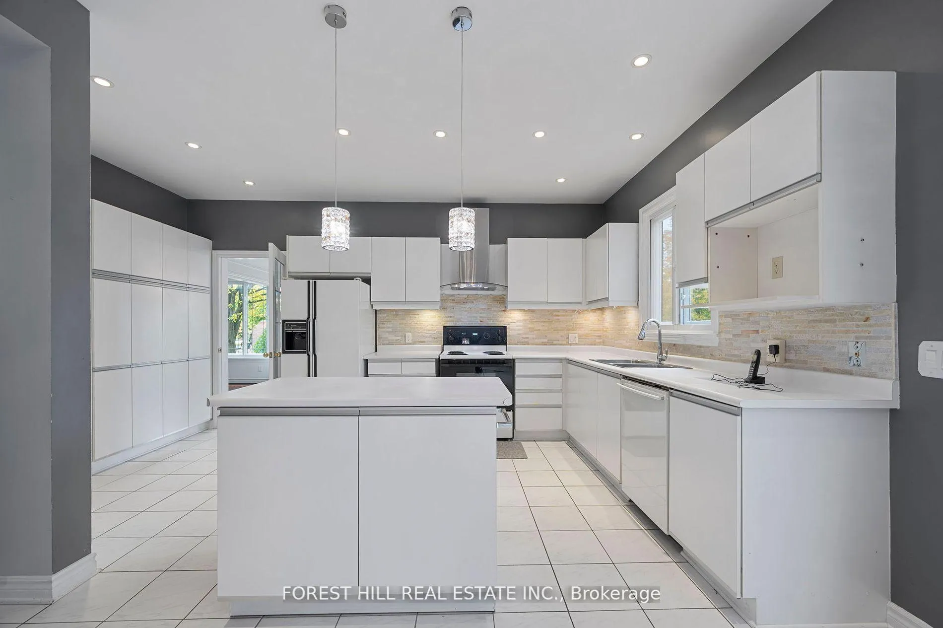 Photo 7 of 38 Worth Boulevard, Vaughan, Beverley Glen — HOMEH