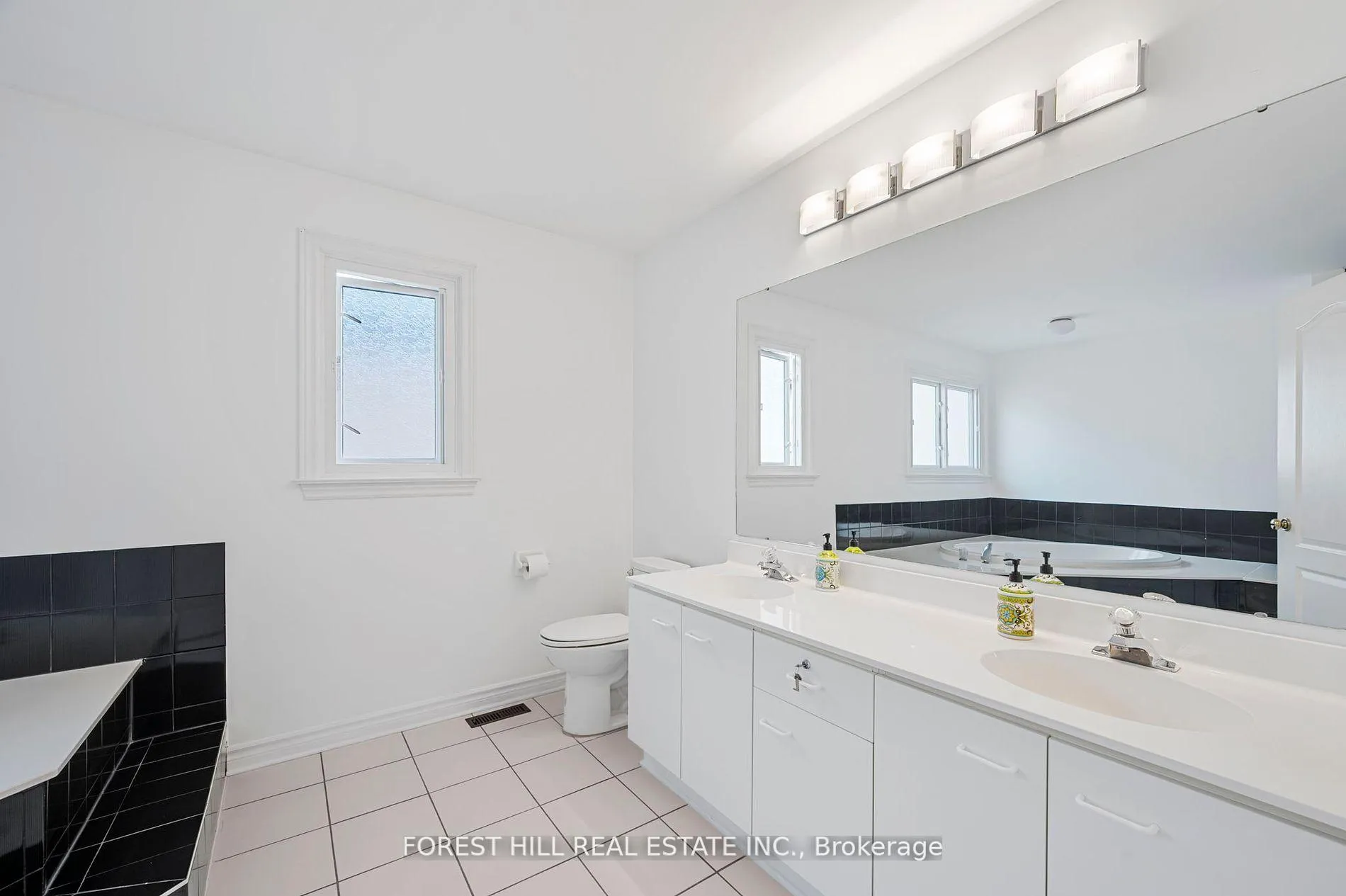 Photo 16 of 38 Worth Boulevard, Vaughan, Beverley Glen — HOMEH