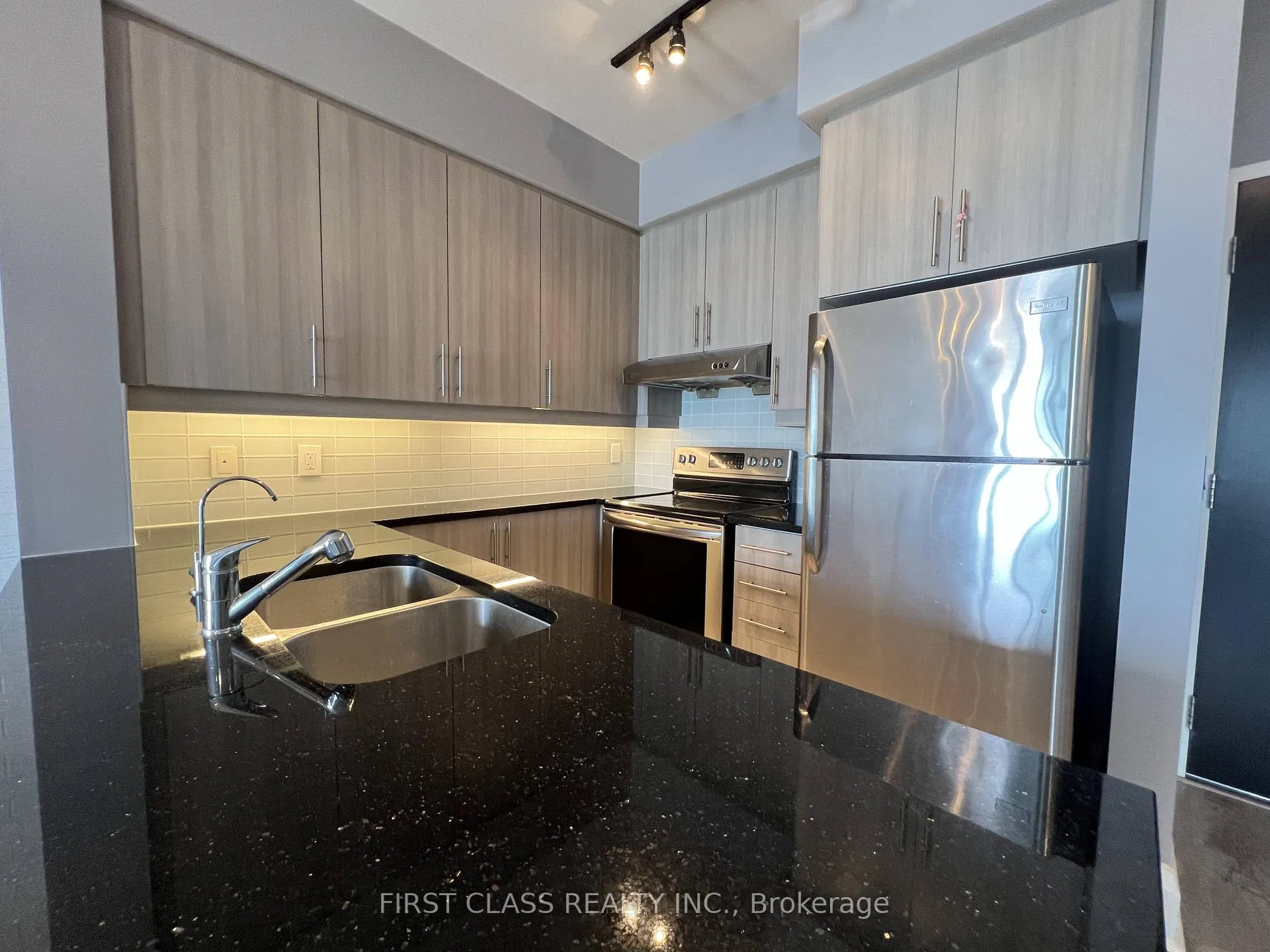 Photo 3 of Unit 819, 8110 Birchmount Road, Markham, Unionville — HOMEH