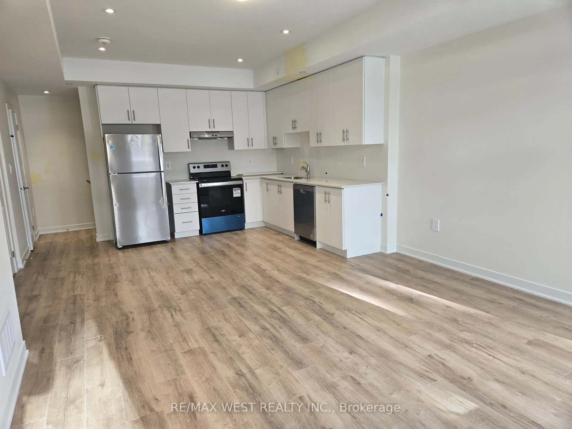 Photo 4 of Unit 311, 755 Omega Drive N, Pickering, Woodlands — HOMEH