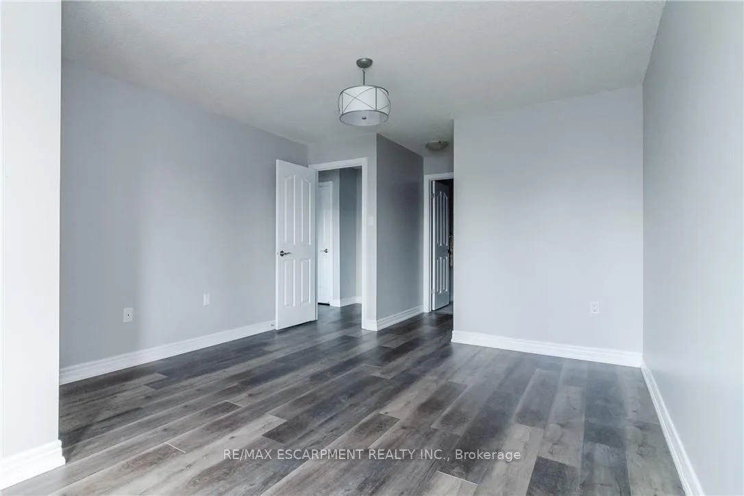Photo 7 of Unit 56, 515 North Service Road, Hamilton, Stoney Creek — HOMEH