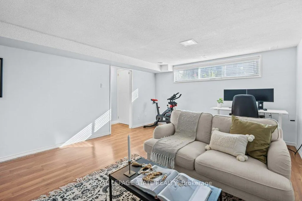 Photo 29 of Unit 4, 241 Limeridge Road W, Hamilton, Rolston — HOMEH