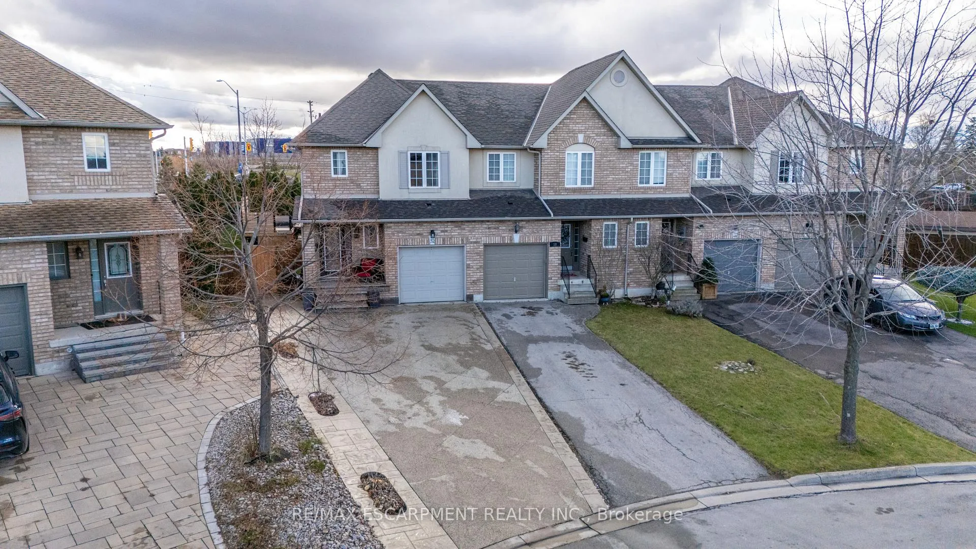 Photo 2 of 52 Meadow Wood Crescent, Hamilton, Stoney Creek — HOMEH