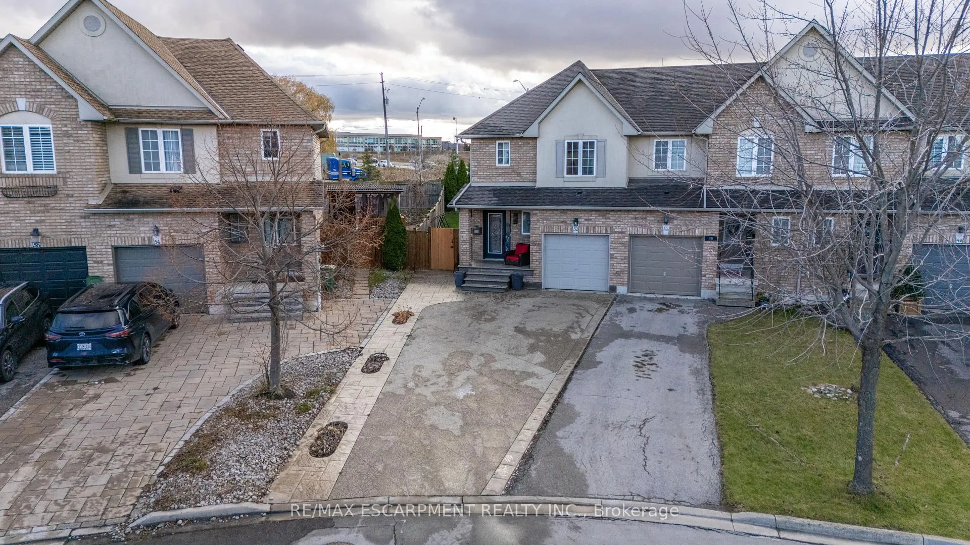 Photo 3 of 52 Meadow Wood Crescent, Hamilton, Stoney Creek — HOMEH