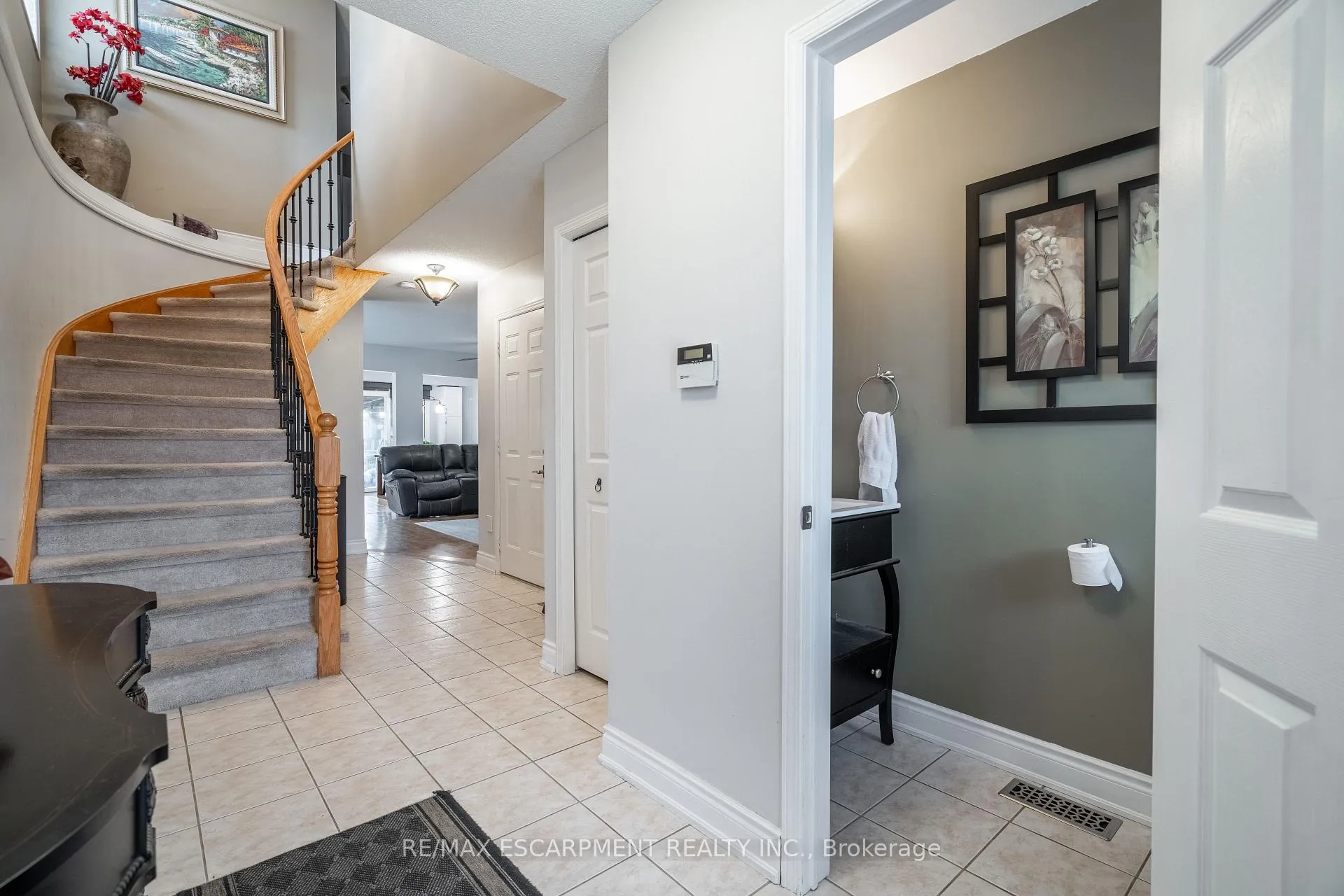 Photo 5 of 52 Meadow Wood Crescent, Hamilton, Stoney Creek — HOMEH