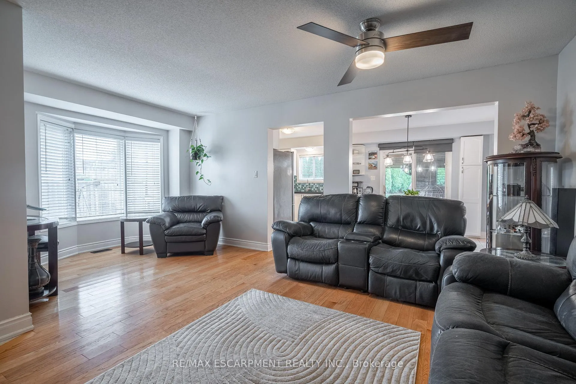 Photo 7 of 52 Meadow Wood Crescent, Hamilton, Stoney Creek — HOMEH