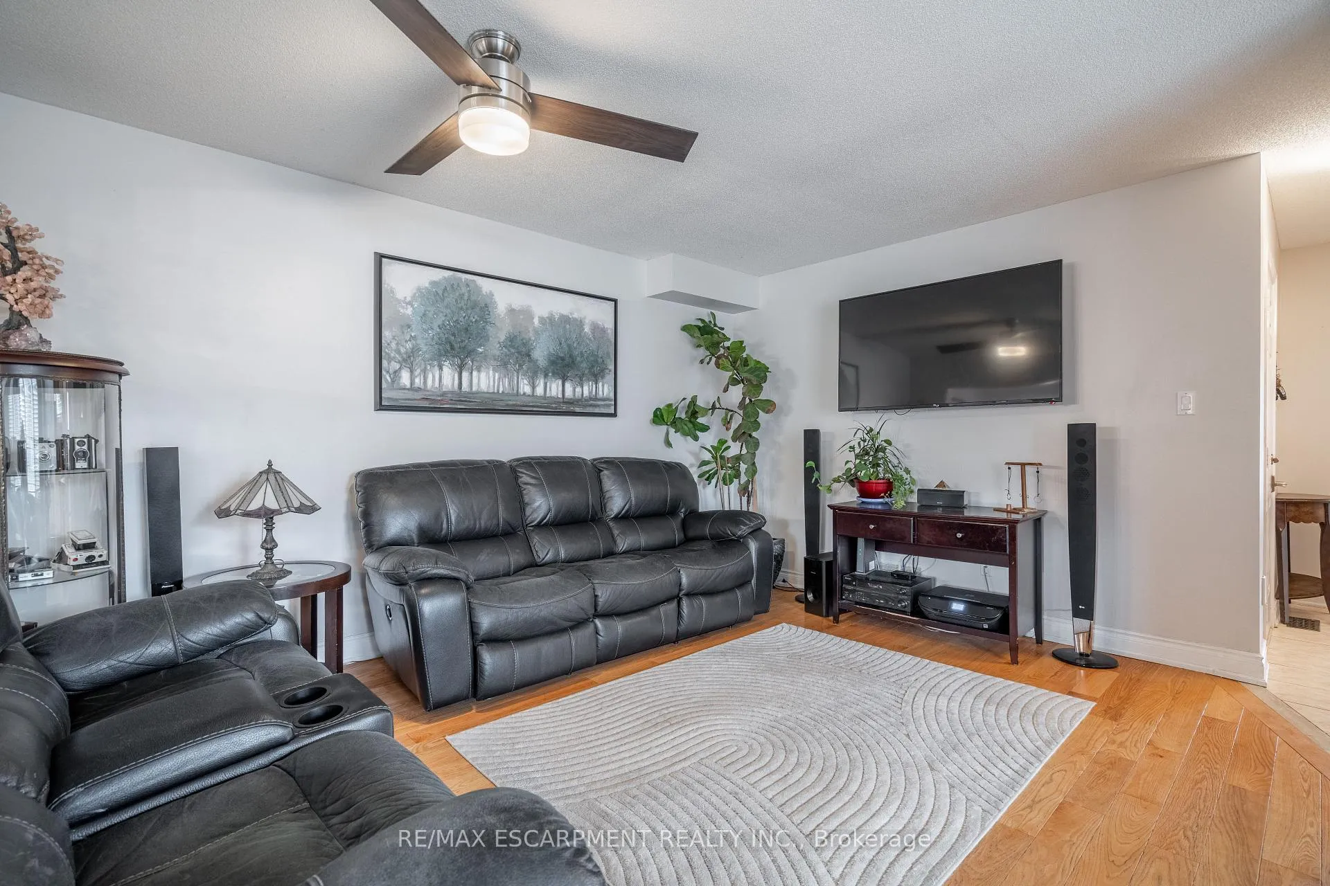 Photo 8 of 52 Meadow Wood Crescent, Hamilton, Stoney Creek — HOMEH