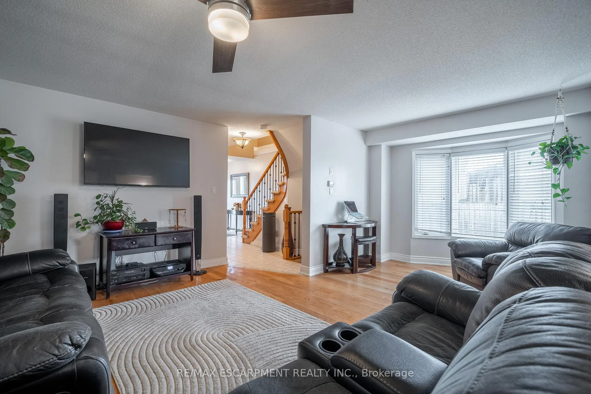 Photo 10 of 52 Meadow Wood Crescent, Hamilton, Stoney Creek — HOMEH
